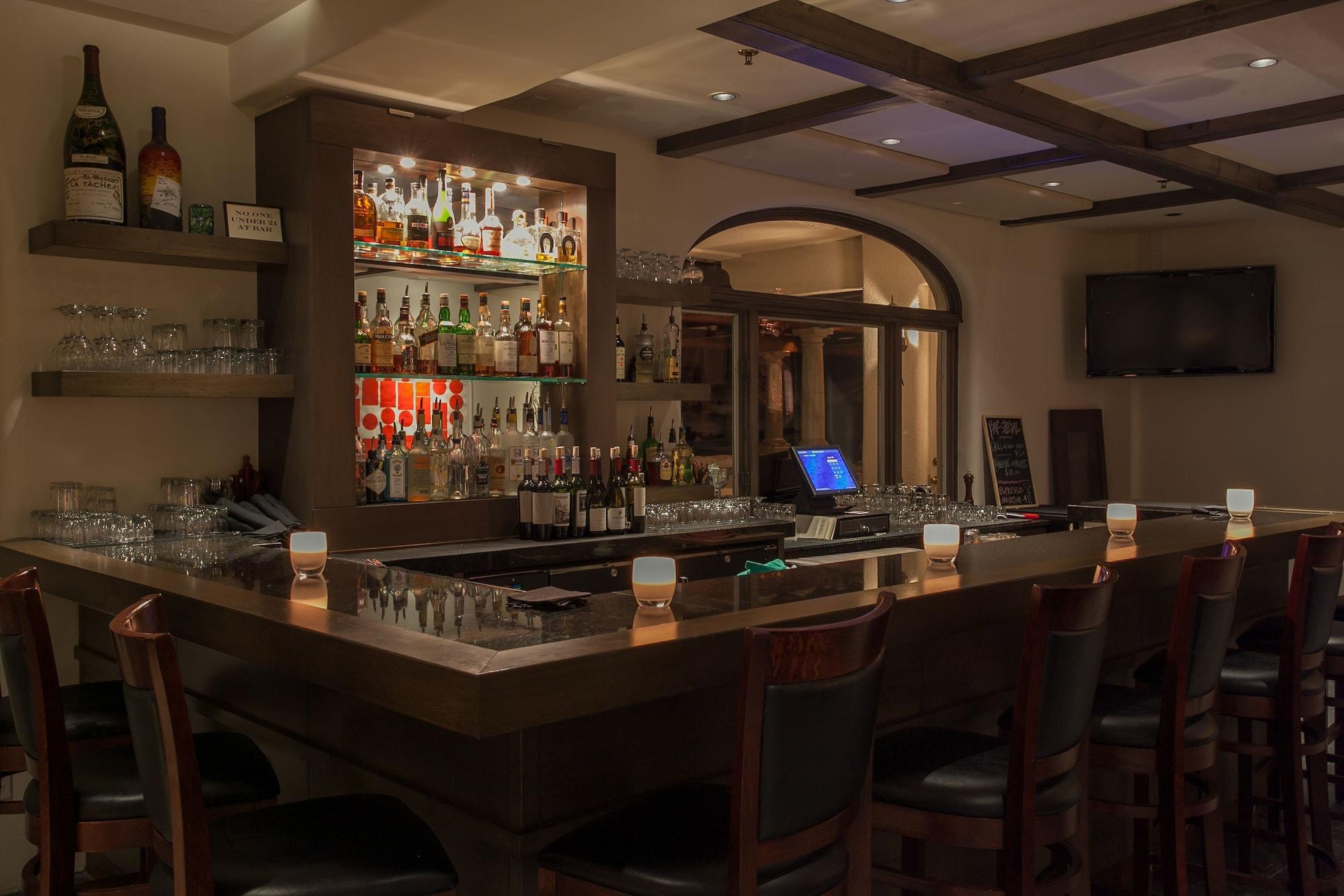 Bar/Salón Knob Hill Inn