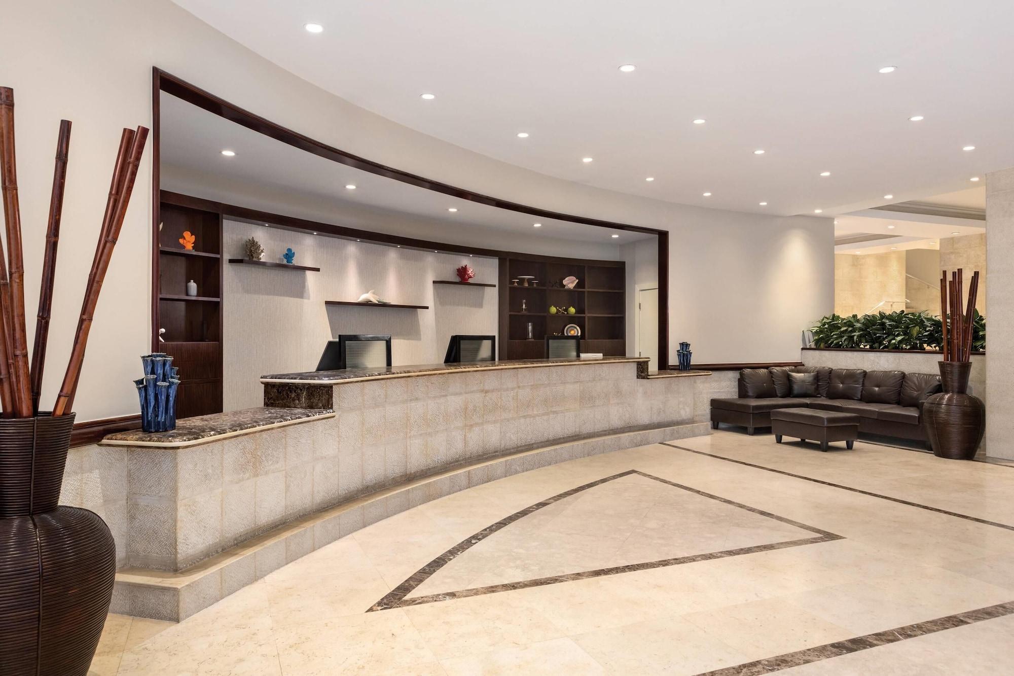 Vista Lobby Radisson Resort Miami Beach