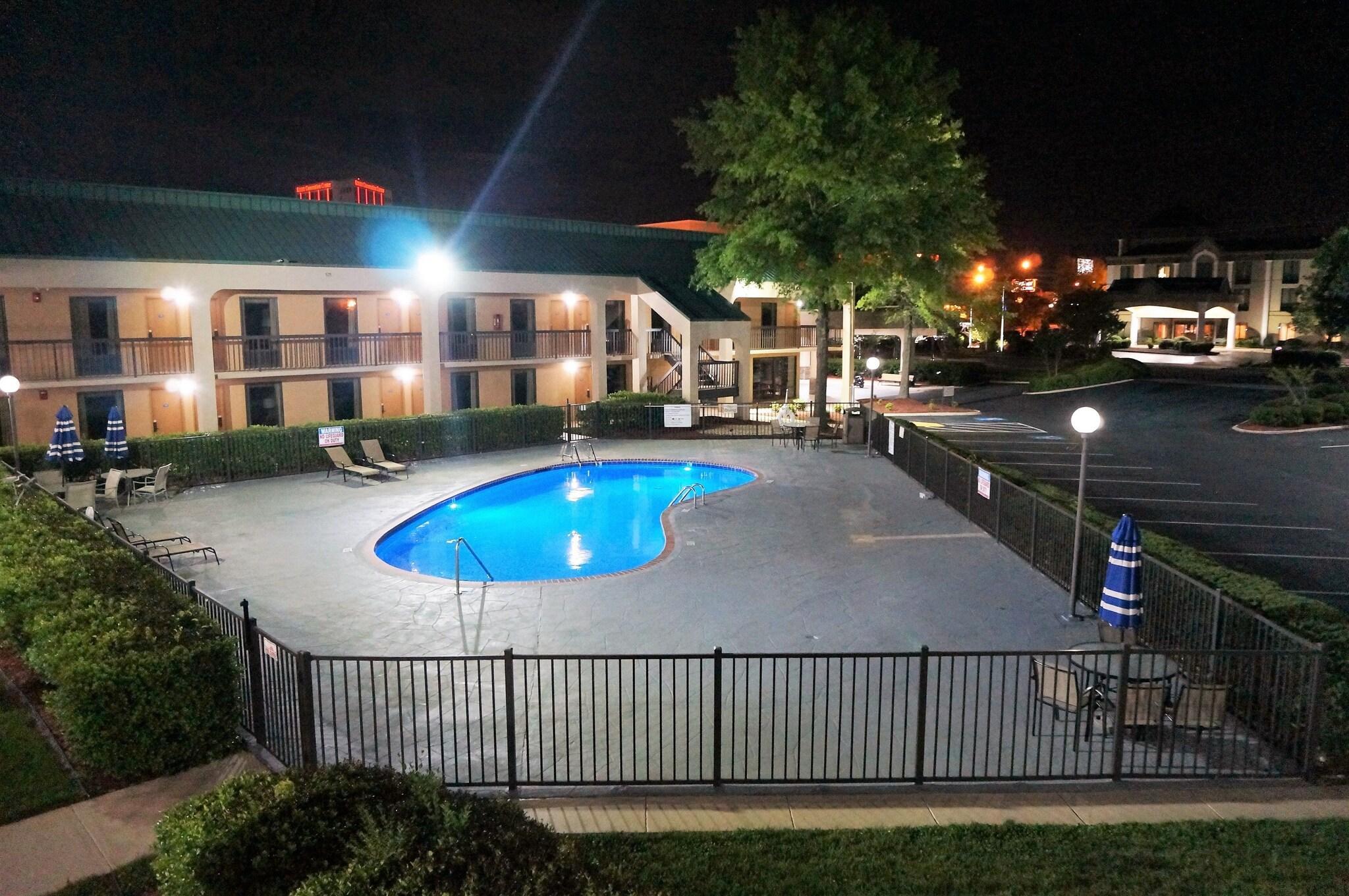 Gimnasio Howard Johnson by Wyndham Greensboro Near the Coliseum