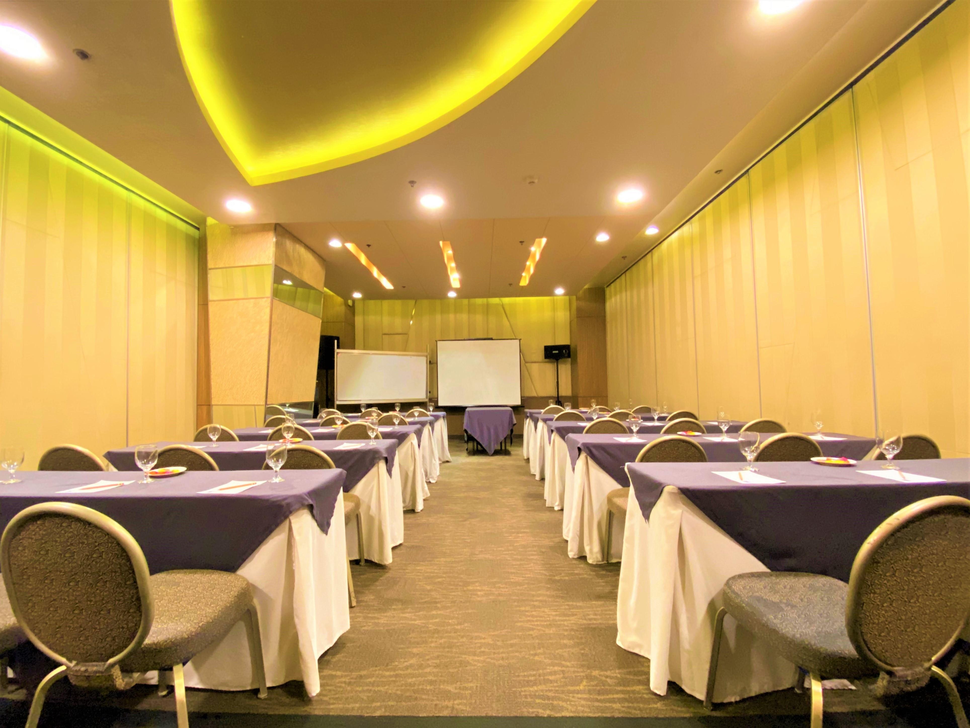 Centro de Negocios One Pacific Place Serviced Residences