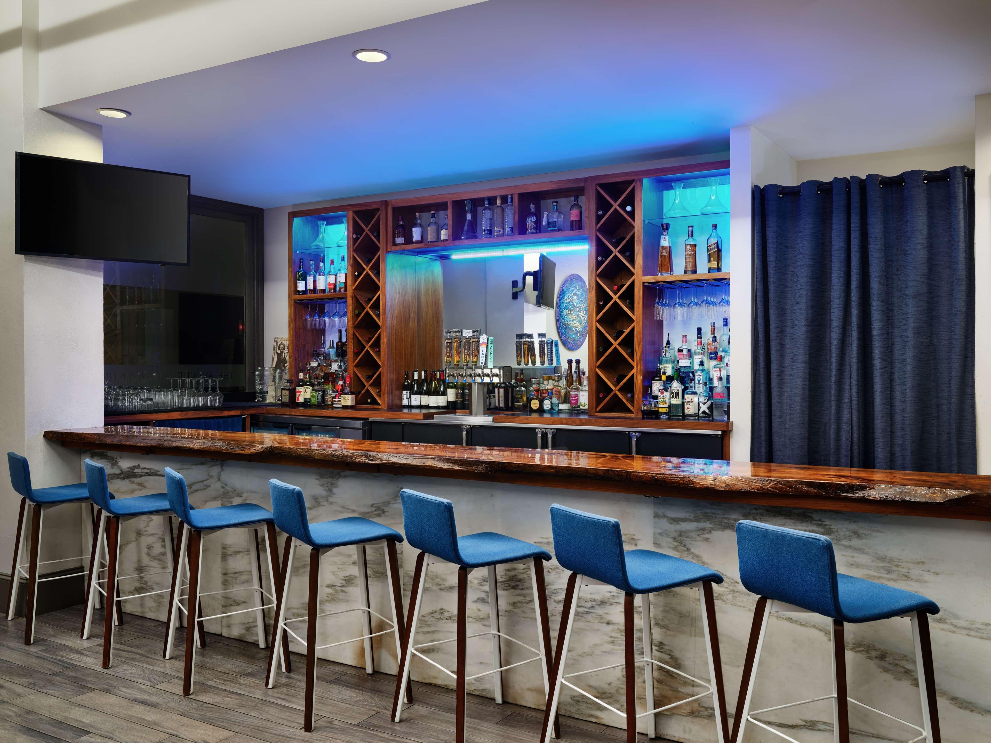 Bar/Salón The Waters Hot Springs, Tapestry Collection by Hilton