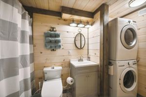 Alquiler Vacacional - Modern Willis Cabin Retreat: 24-acre Working Farm!