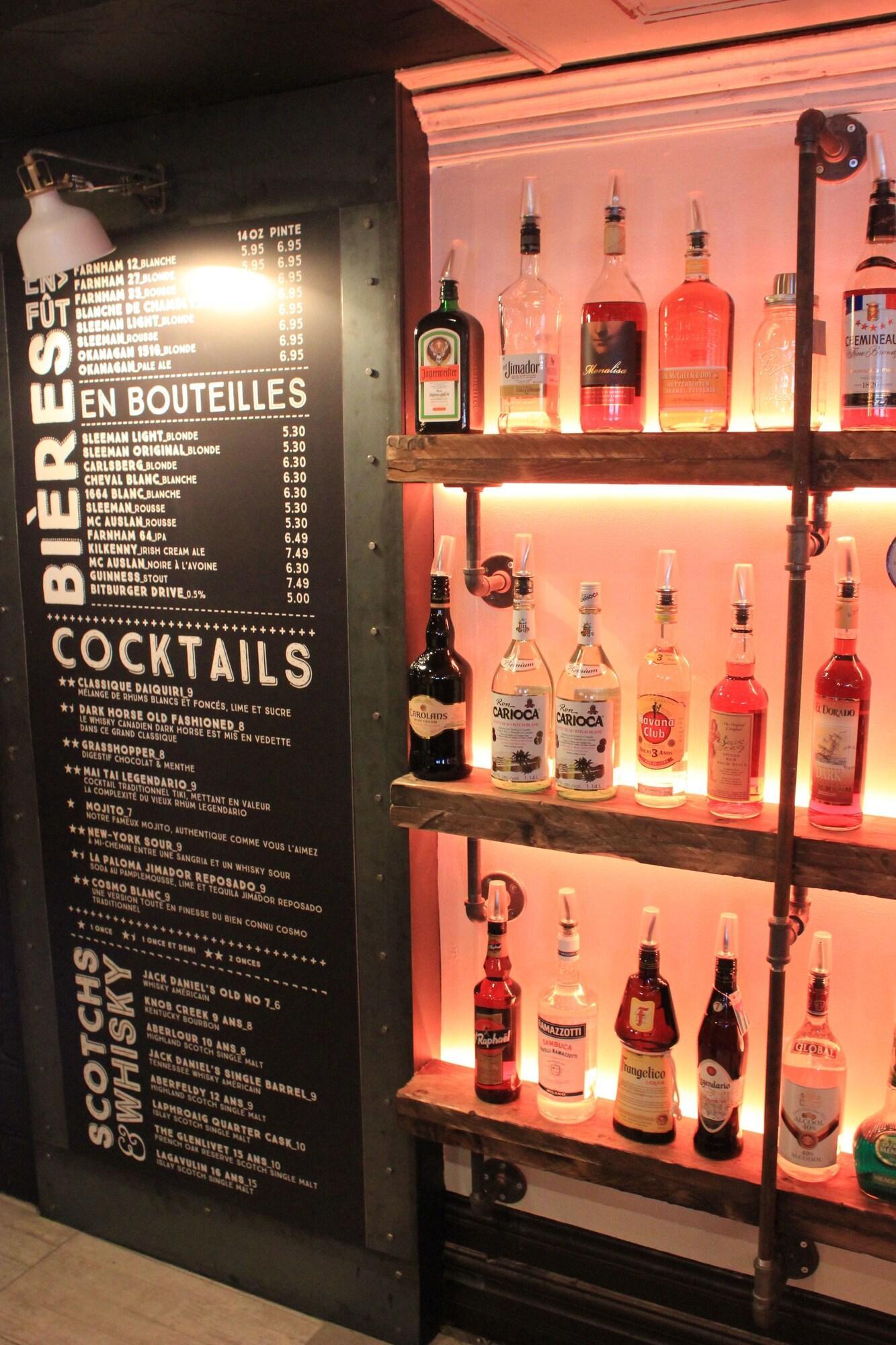 Bar/Salón Hôtel Chicoutimi