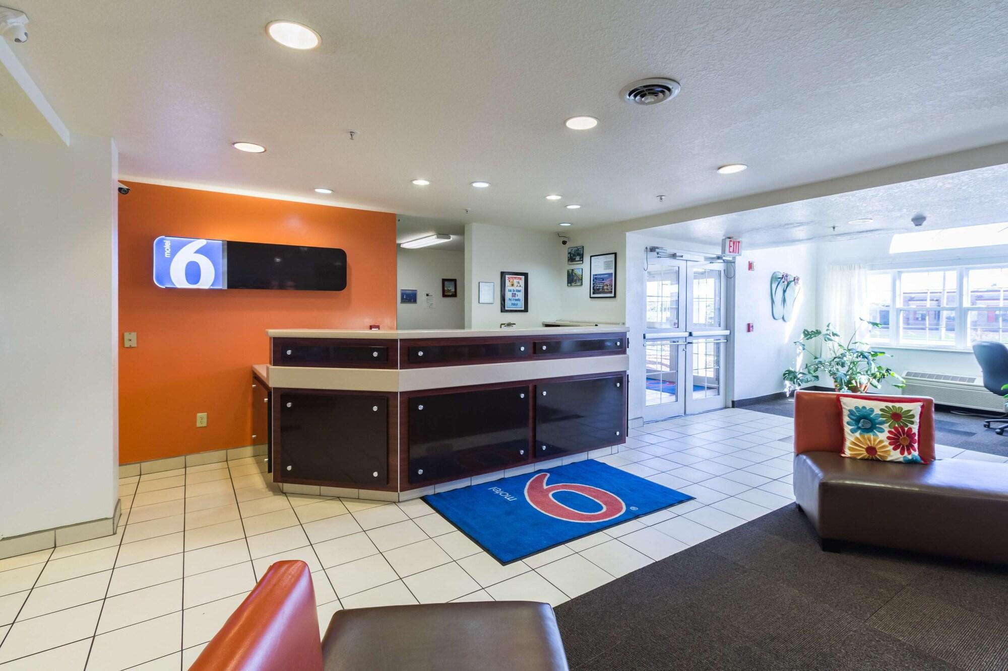 Vista Lobby Motel 6 Huron, OH - Sandusky