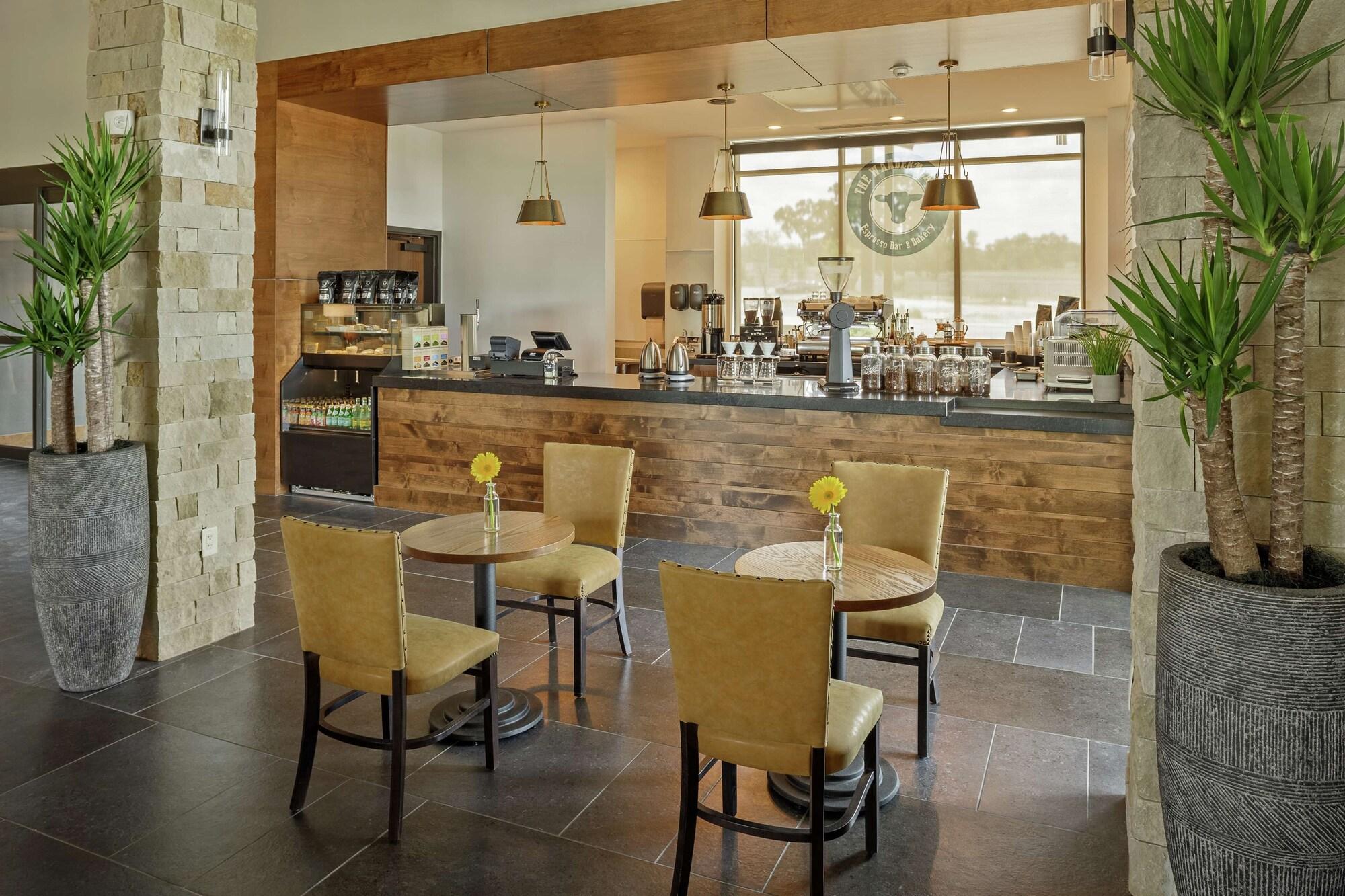Restaurant The Bevy Hotel Boerne, a DoubleTree by Hilton