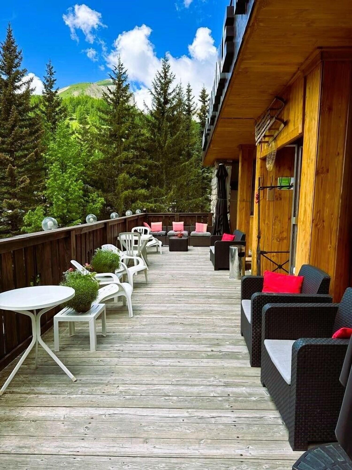 Vista Exterior Hotel Restaurant La Source