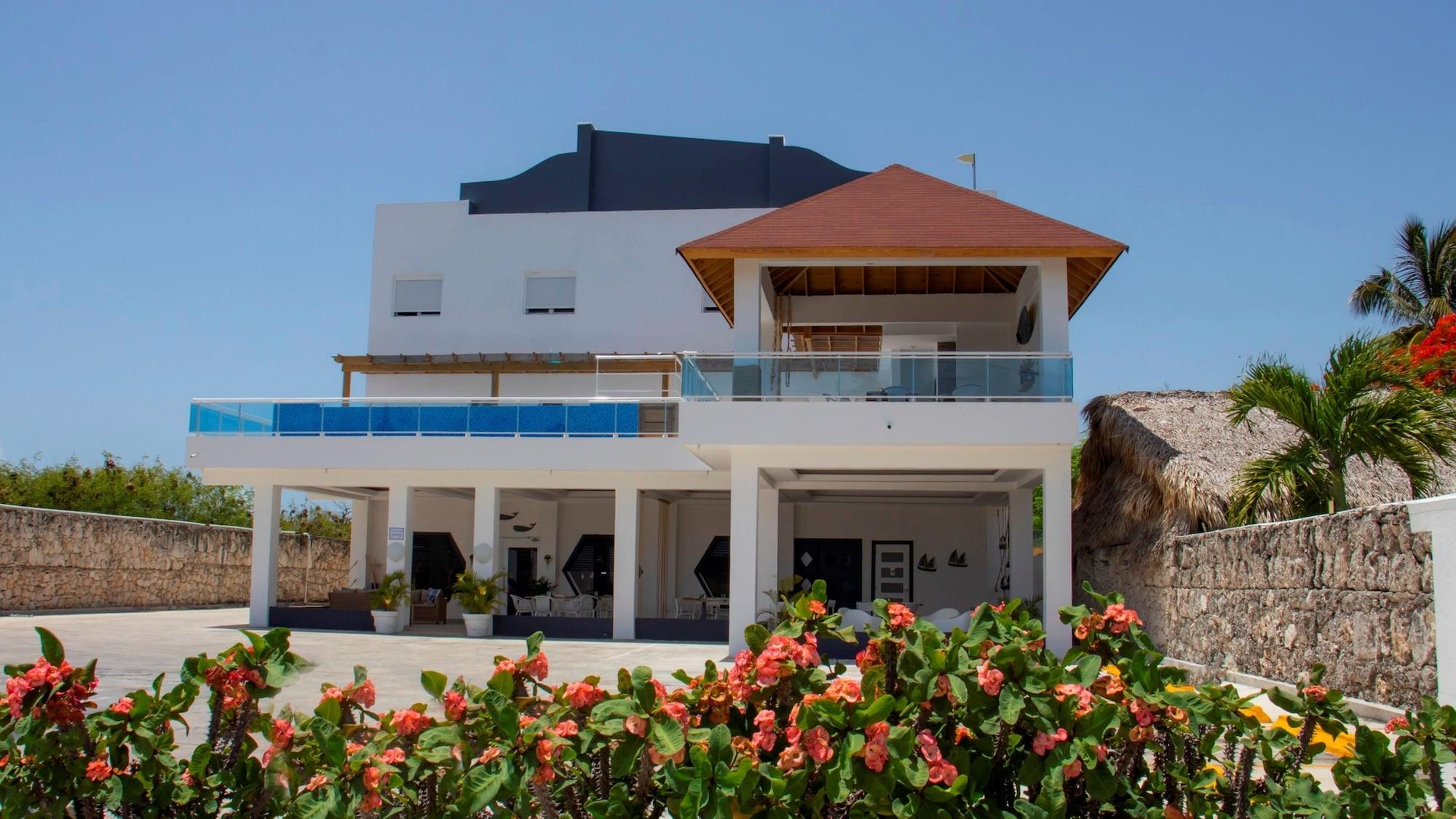 Varios Hotel Capriccio Mare y Restaurante