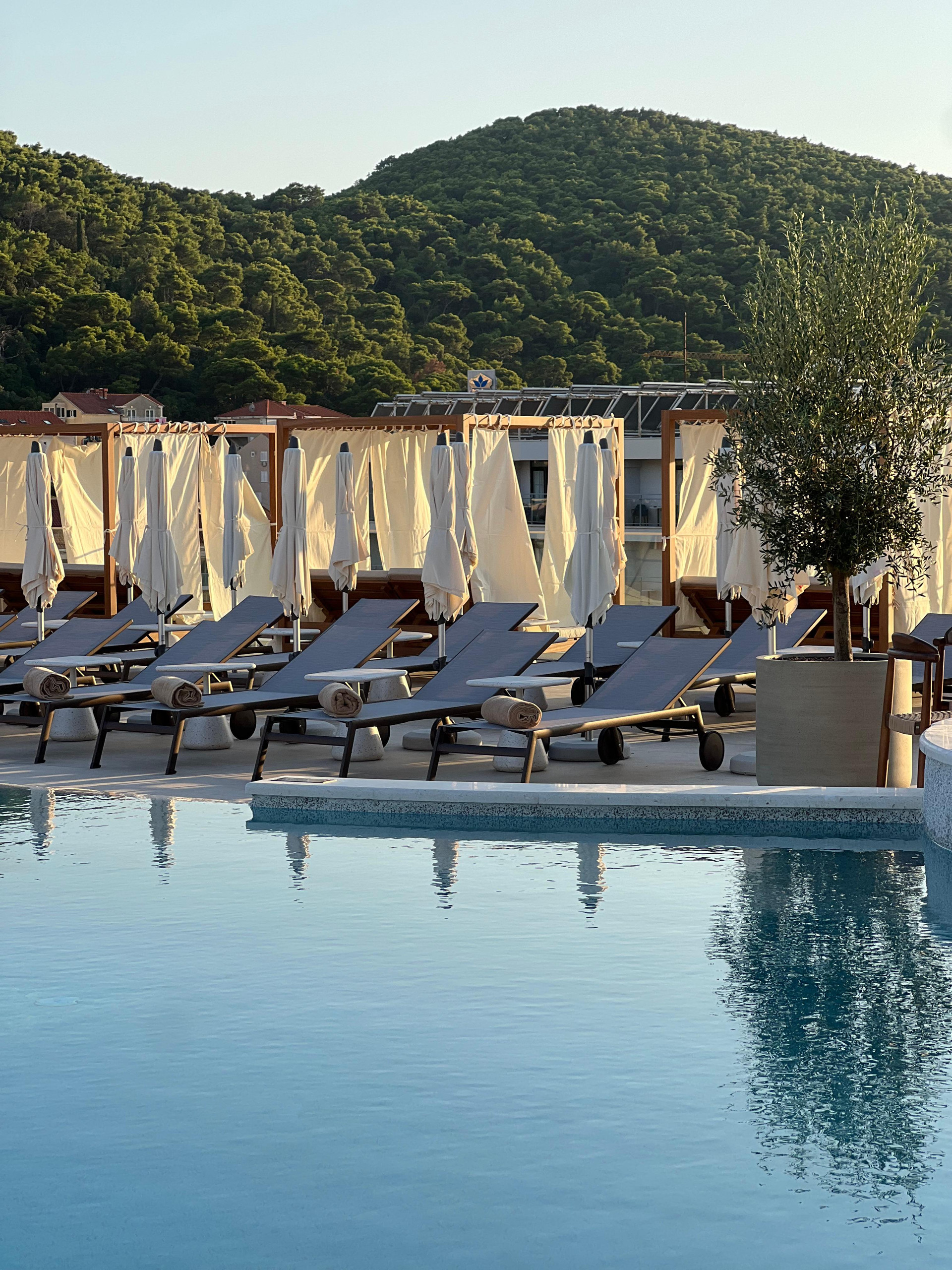 Vista Piscina Hotel Sumratin