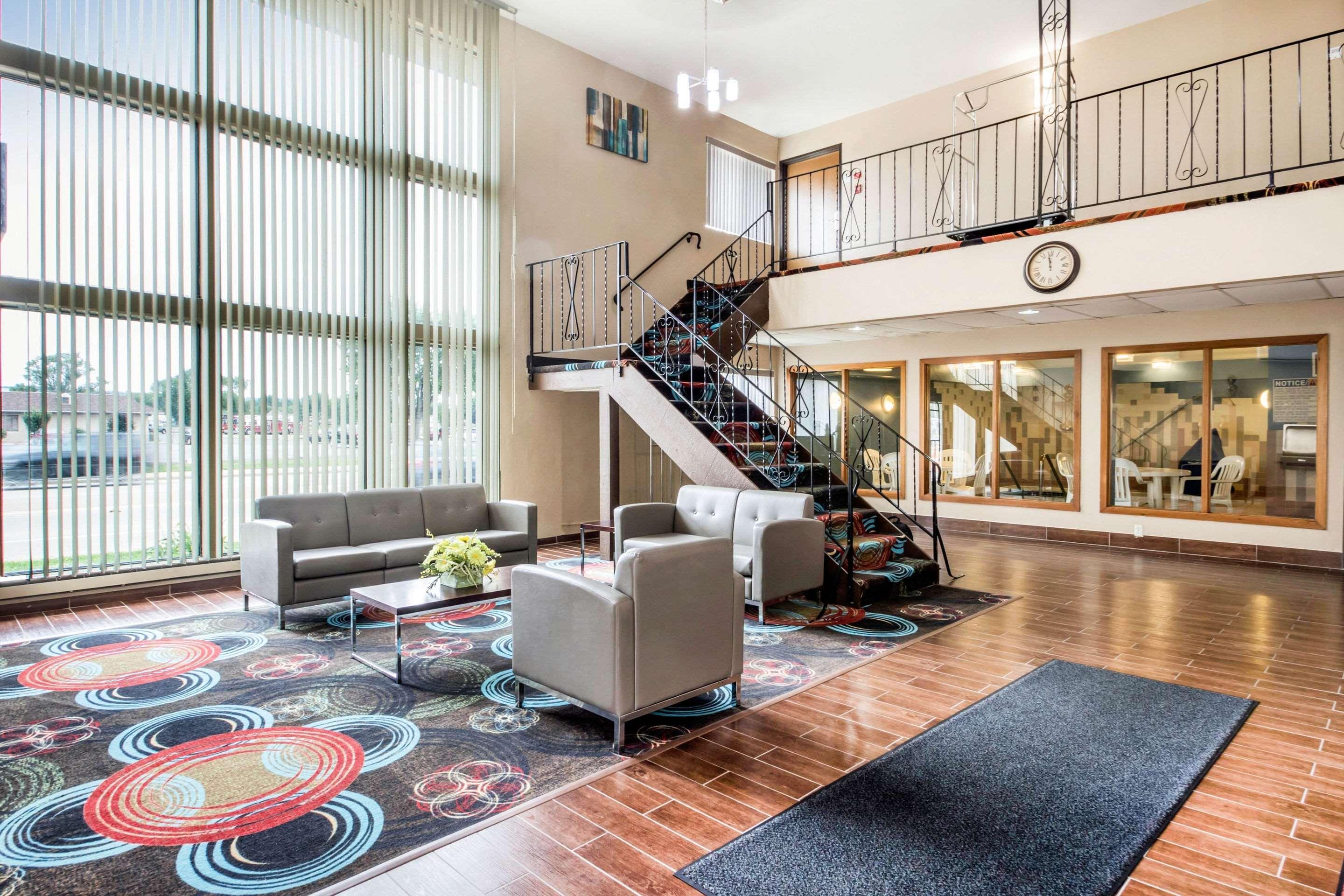 Vista Lobby Econo Lodge La Crosse