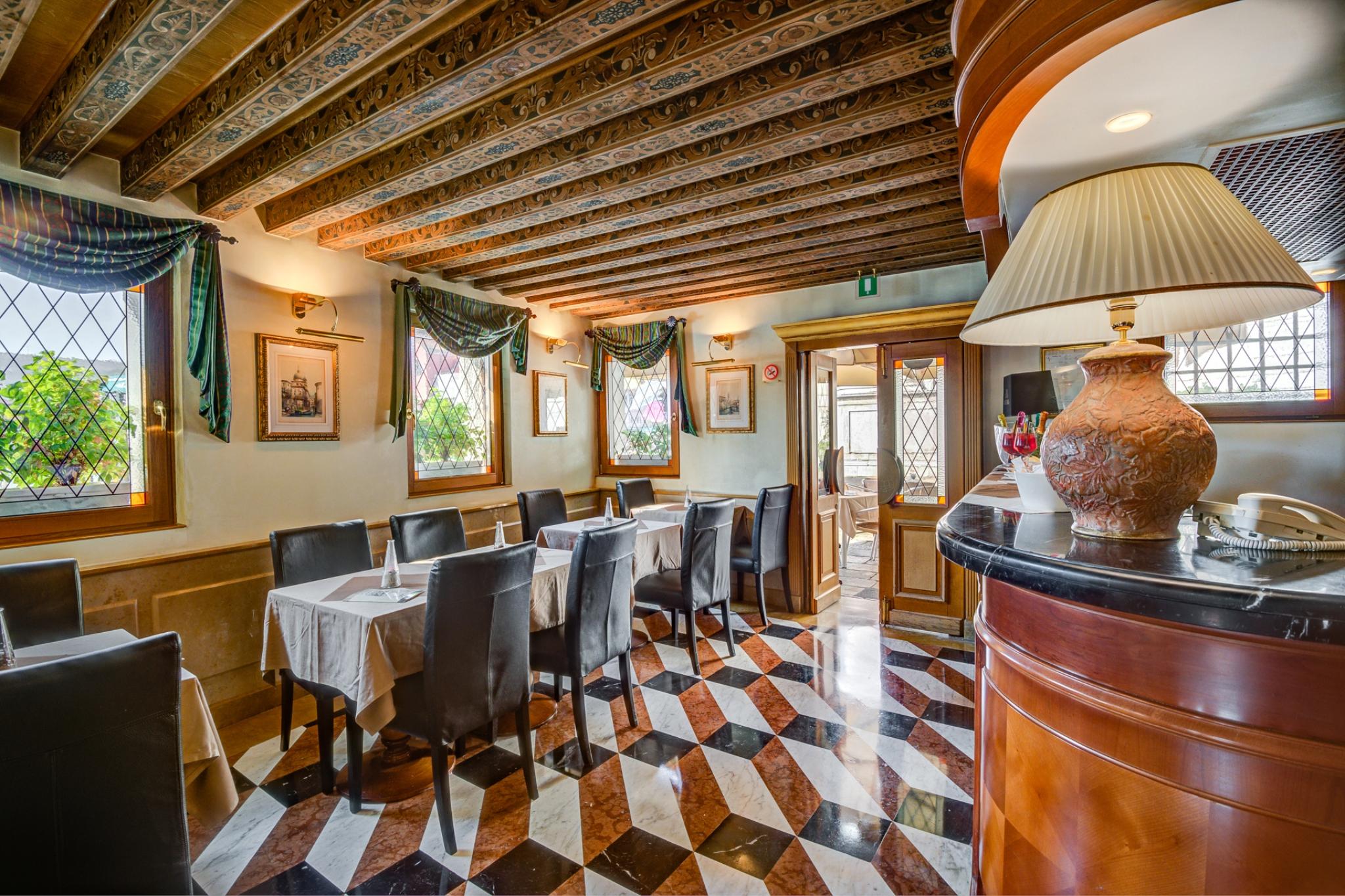 Vista Lobby Hotel Antiche Figure