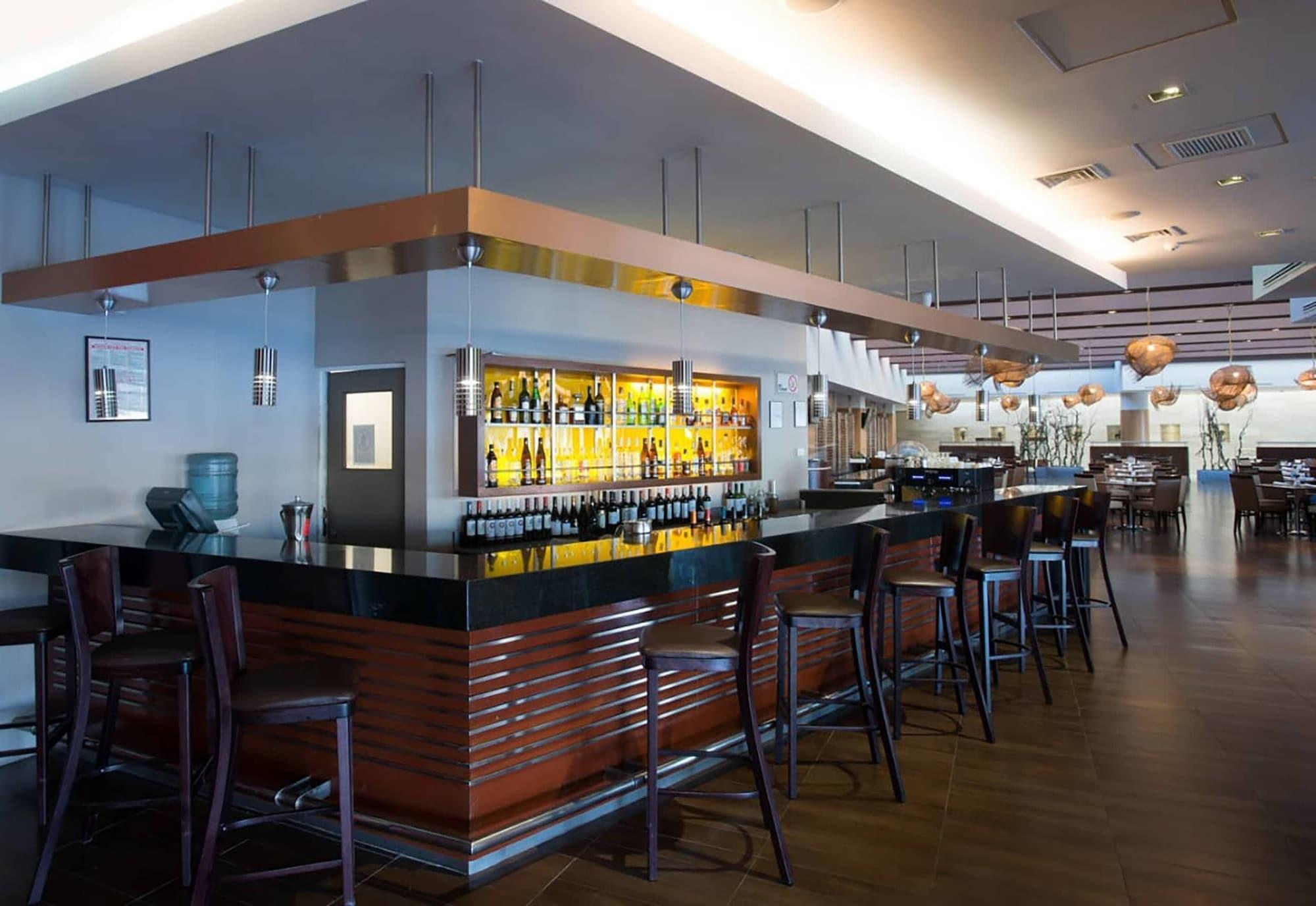 Bar/Salón LRH Calama, an Ascend Collection Hotel