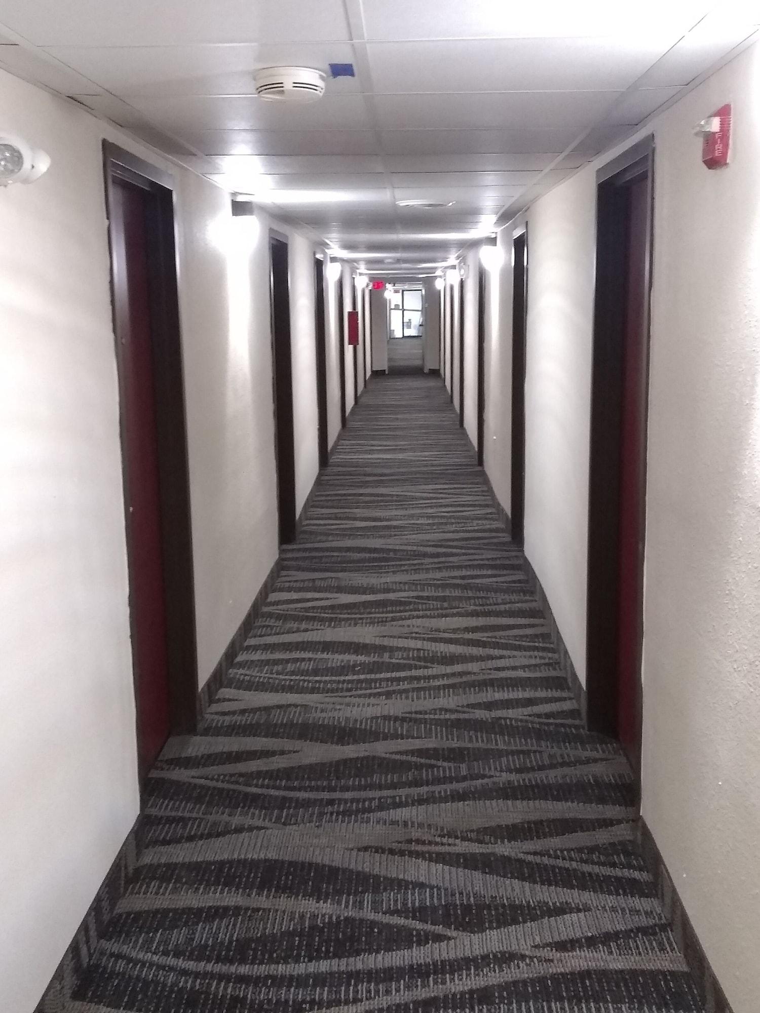 Varios Red Crown Inn