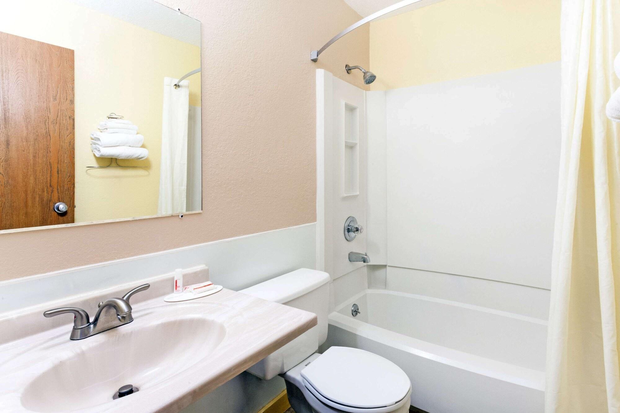 Equipamiento de Habitación Super 8 by Wyndham Bath Hammondsport Area