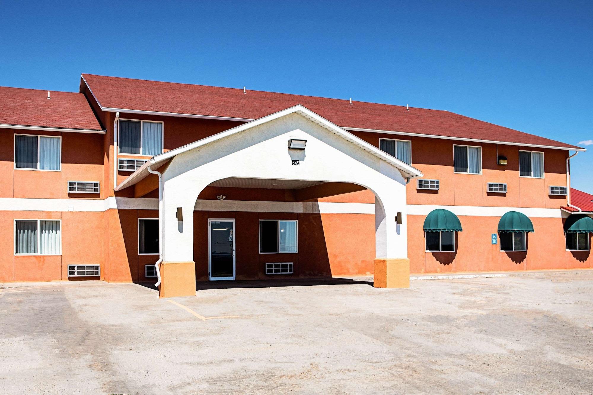 Varios Rodeway Inn & Suites