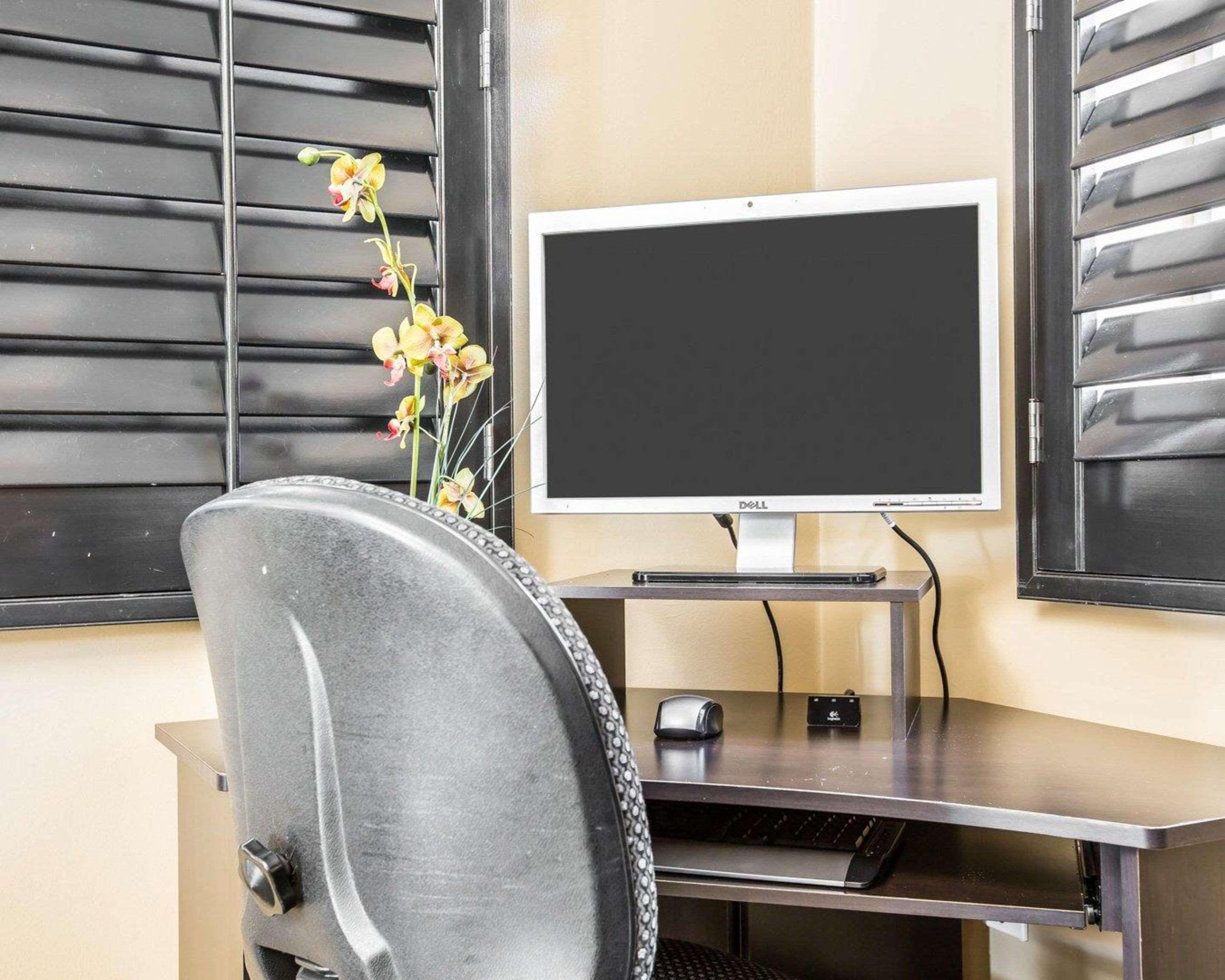 Centro de Negocios Quality Inn & Suites Thousand Oaks - US101