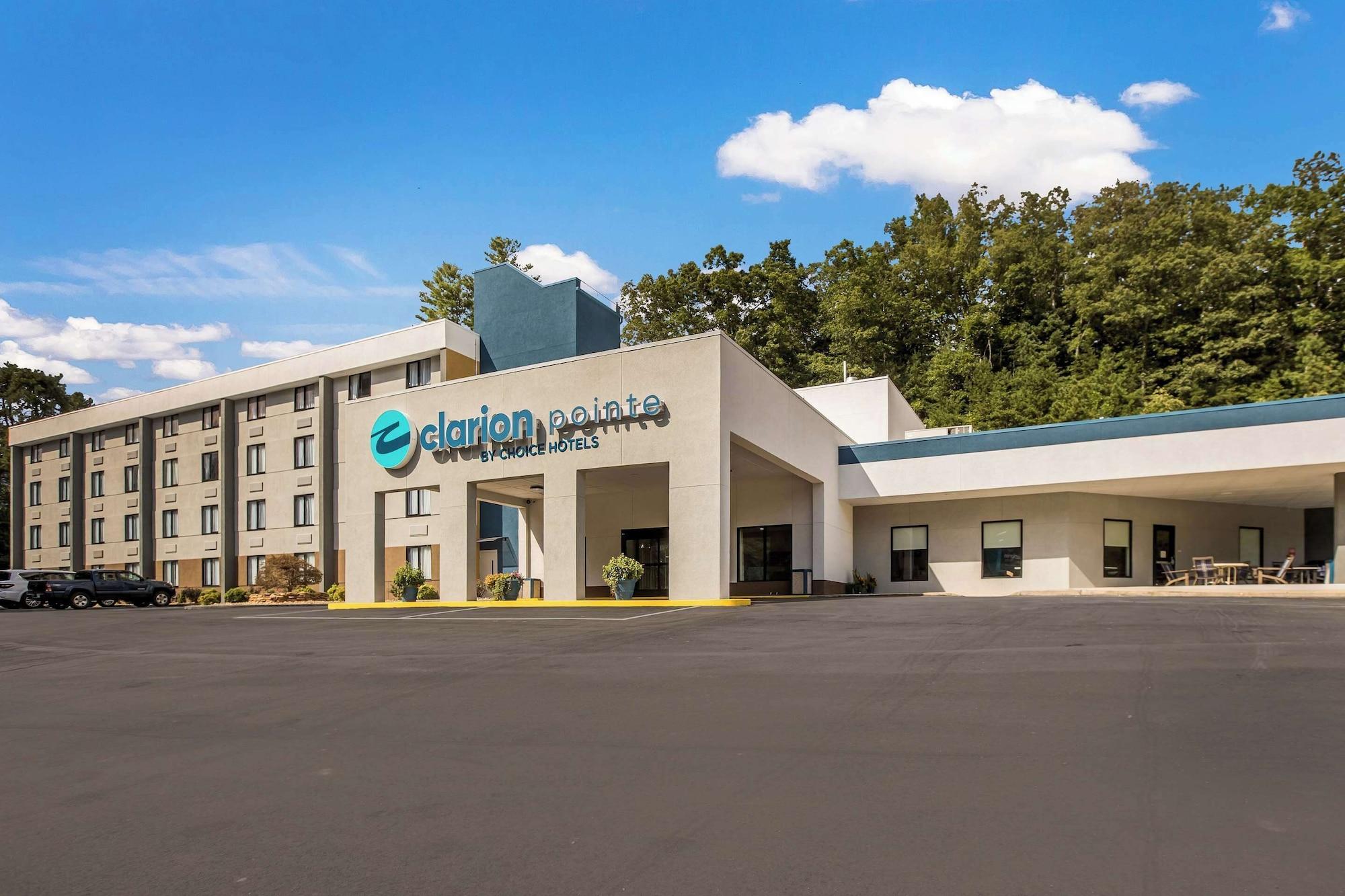 Vista Exterior Clarion Pointe Sylva near Cherokee Area