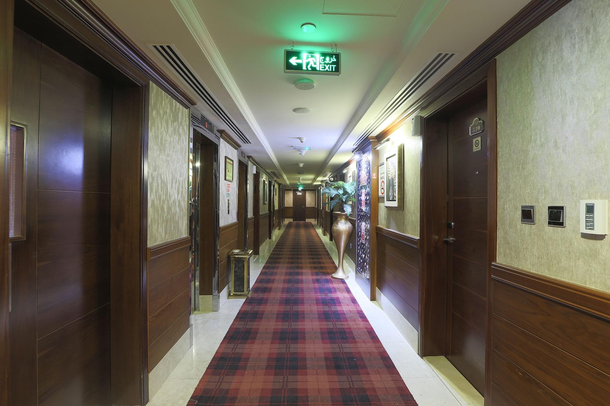 Vista Lobby Queen Palace Hotel