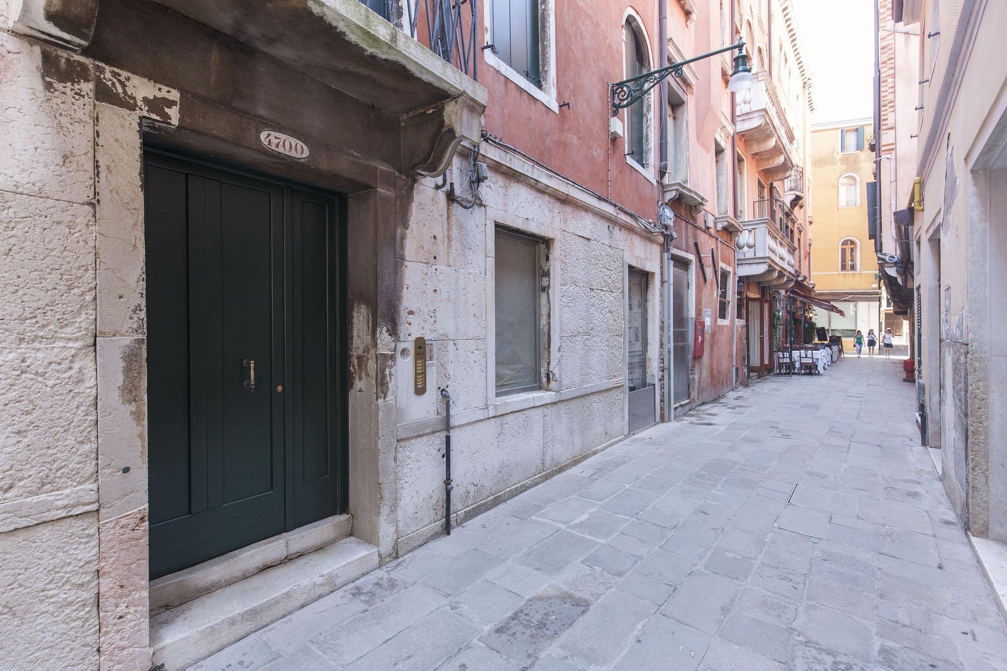 Vista Exterior Simon' Secret