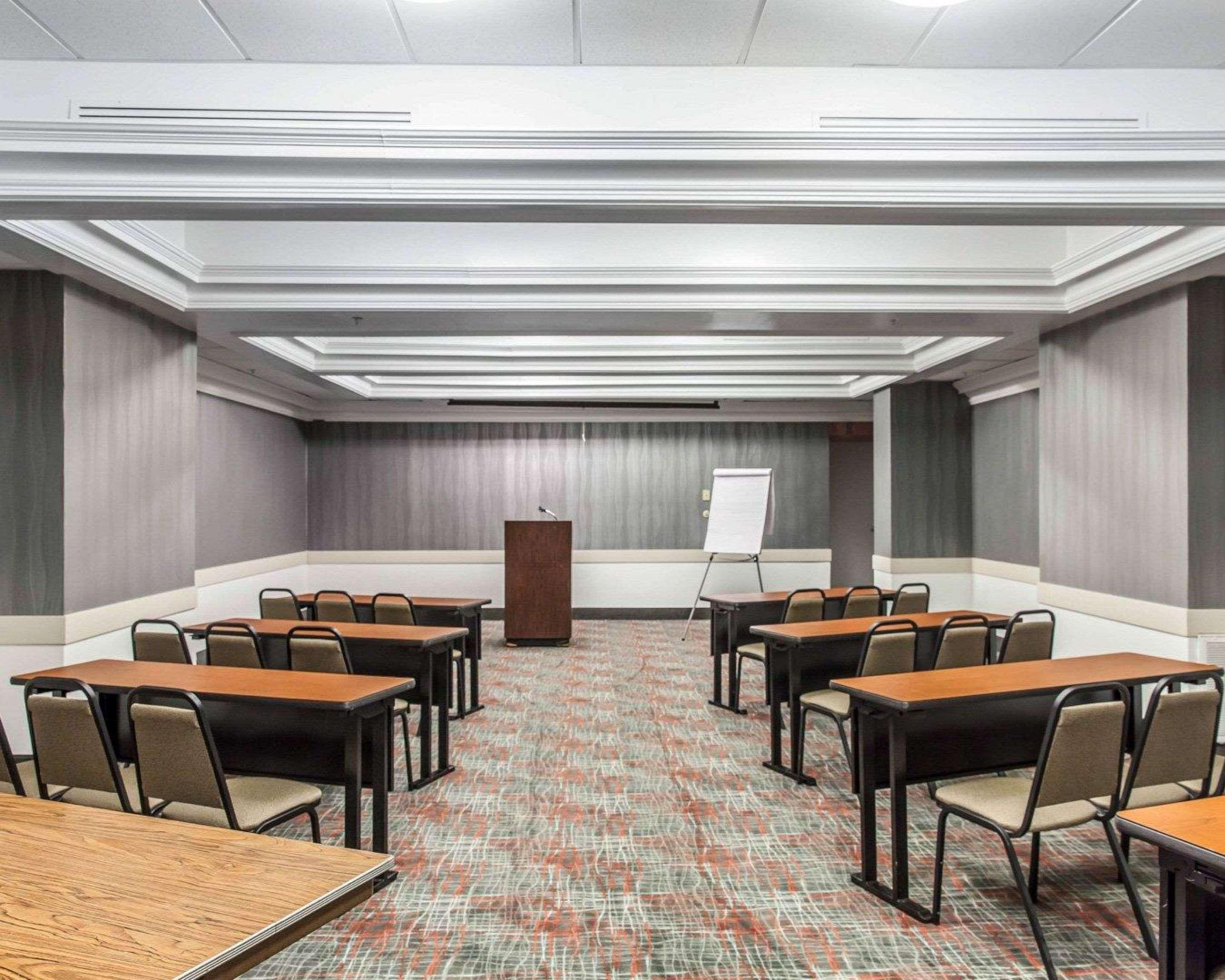 Centro de Negocios Clarion Hotel & Suites BWI Airport North