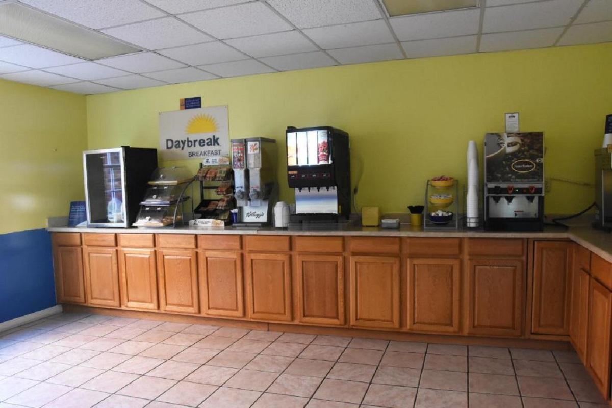 Bar/Salón Days Inn by Wyndham Madisonville