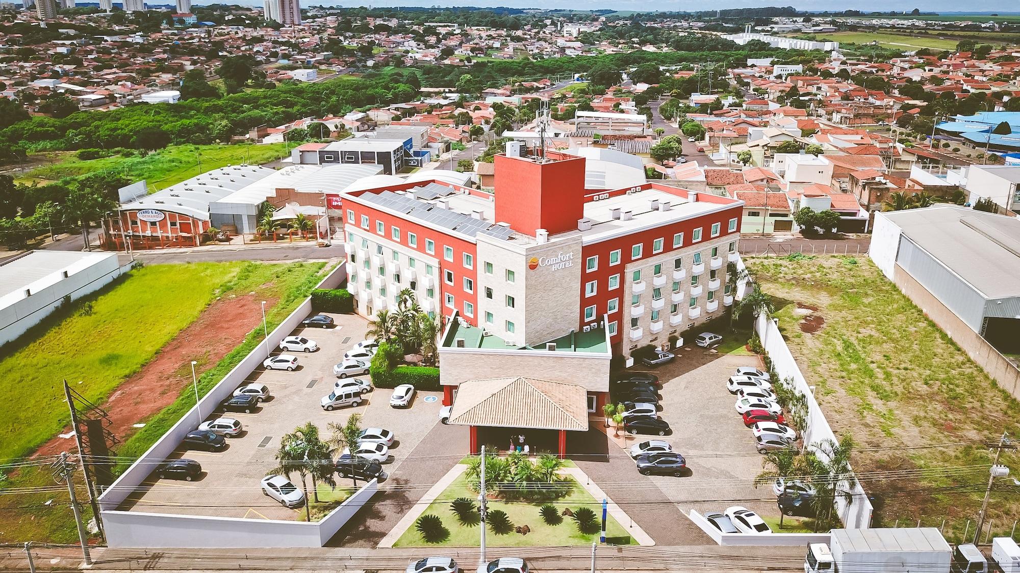 Vista Exterior Comfort Hotel Araraquara
