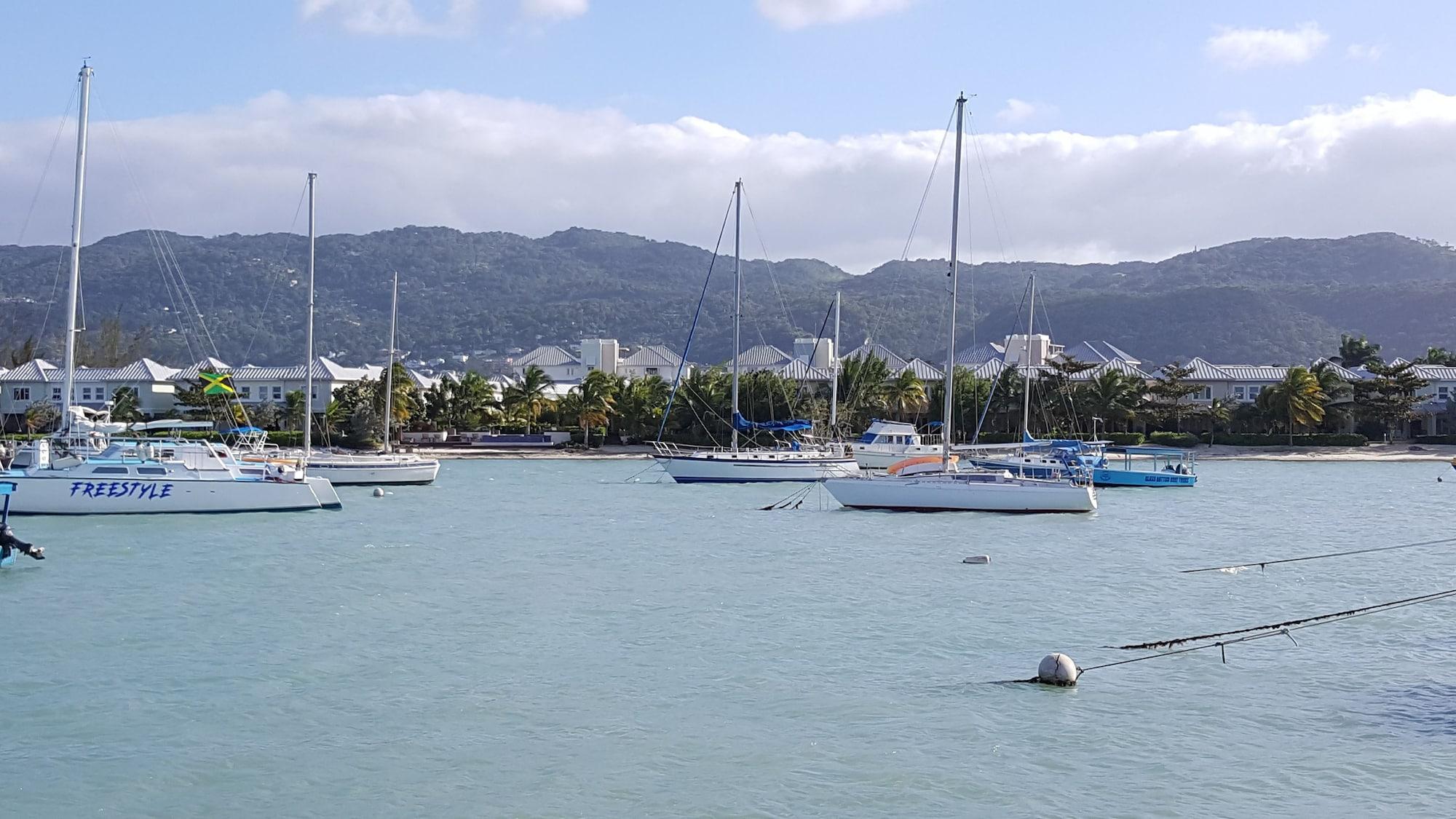 Comodidades del Alojamiento Casa Marina Montego Bay at Seawind