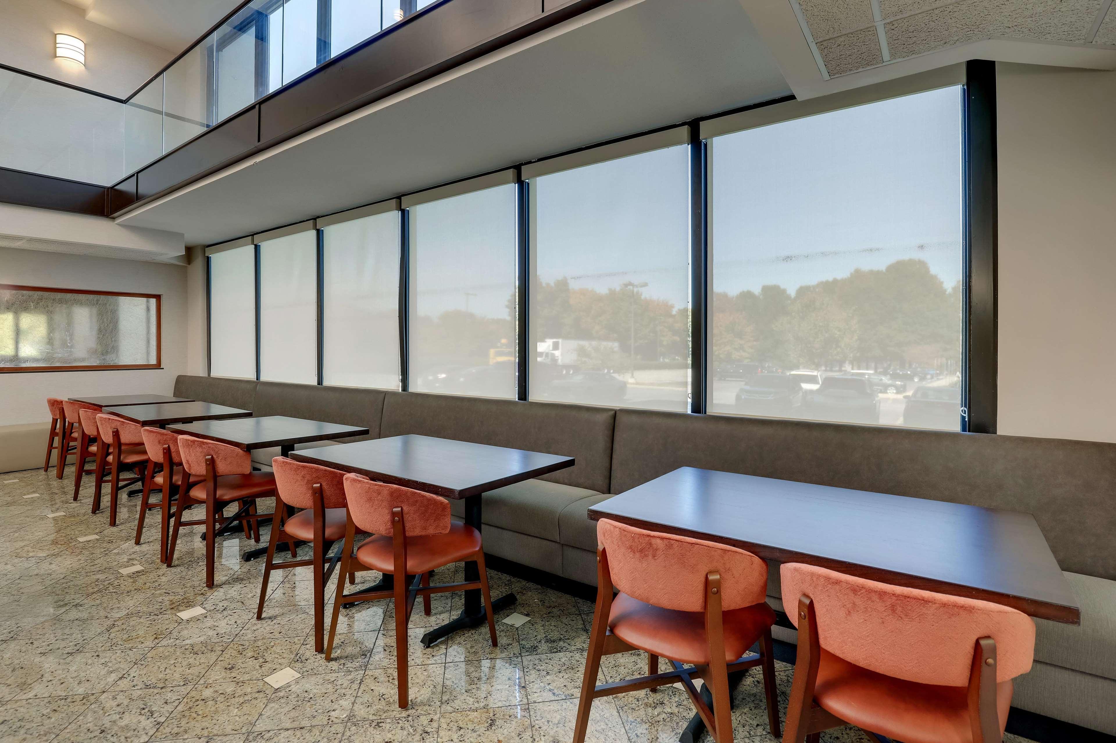 Restaurant Drury Inn & Suites Charlotte University Place