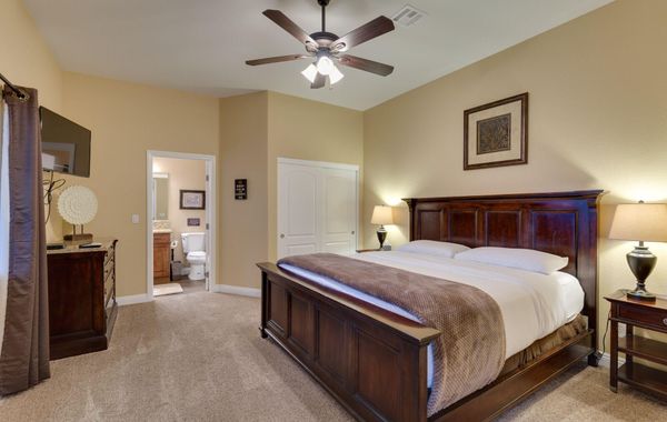 Family Friendly 4000 Sq Ft 5 Bed 5.5 Bath, With Pool And Spa, 3 Miles To Strip - Hoteles con jacuzzi en Las Vegas, Nevada