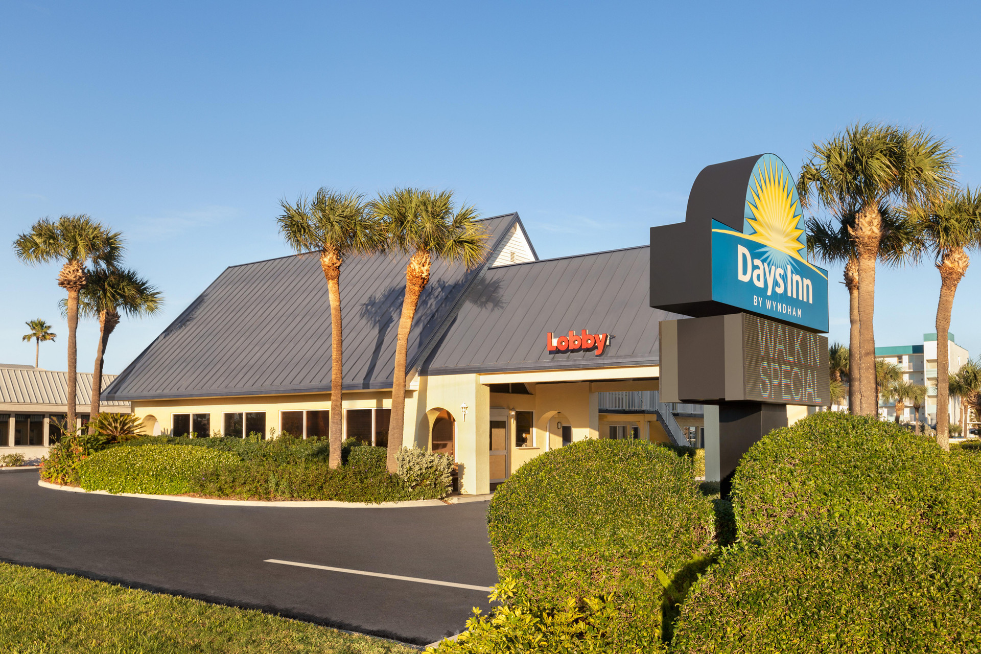 Vista Exterior Days Inn by Wyndham Cocoa Beach Port Canaveral