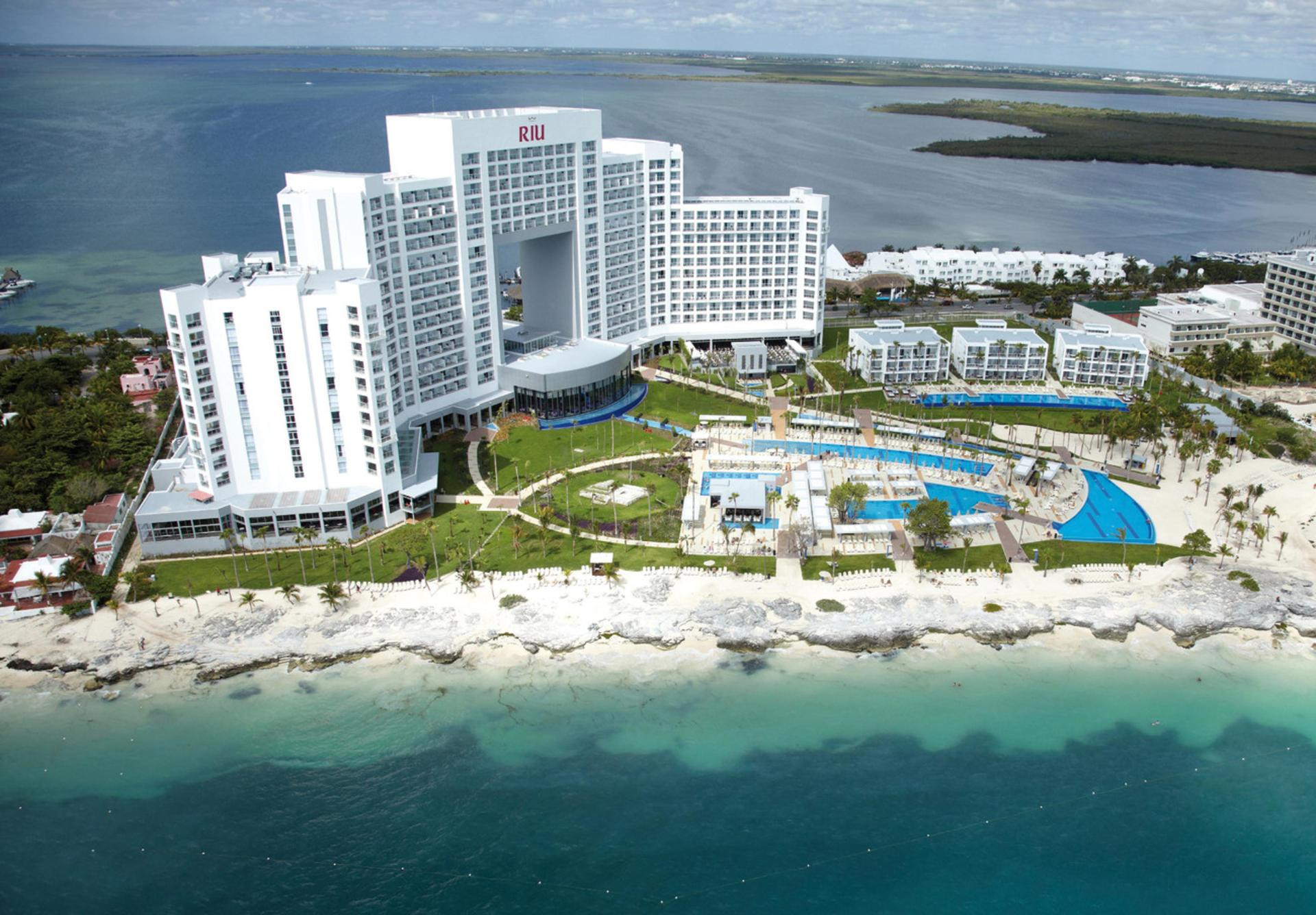 riu palace peninsula cancun beach