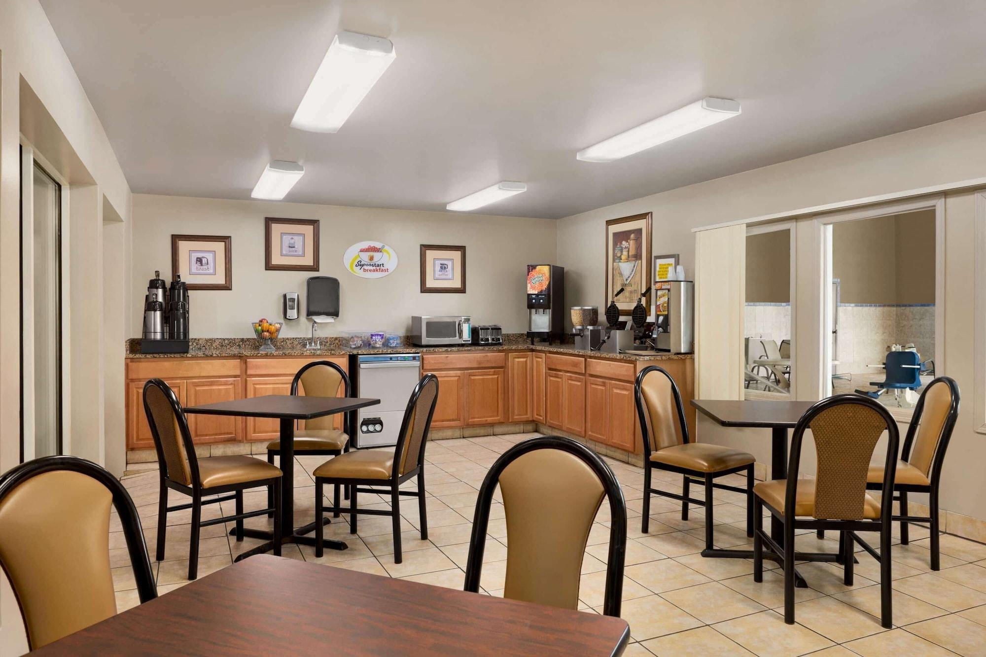 Restaurant Super 8 by Wyndham Joliet I-55 N/Chicago