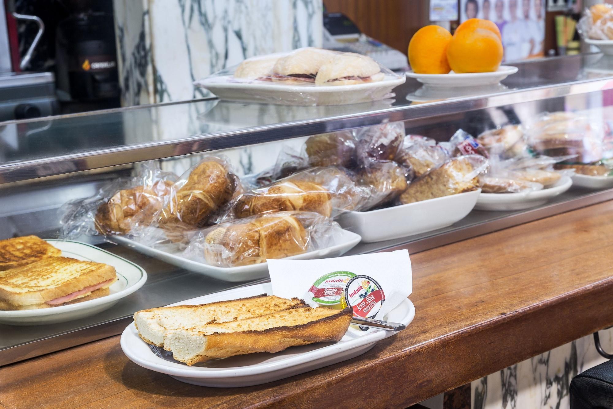 Bar/Salón Hotel Residencia Castellano I