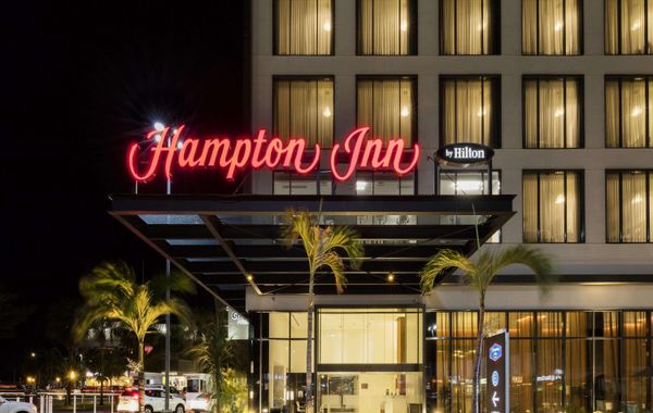 Fiesta Inn Express Cancún Cumbres - Hoteles cerca del Aeropuerto de Cancún
