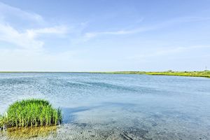 Renta Vacacional - Waterfront Brigantine Home, Walk to Beach!