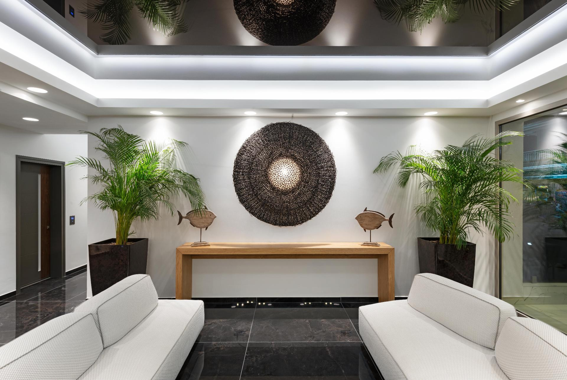 Vista Lobby Sea Level Hotel