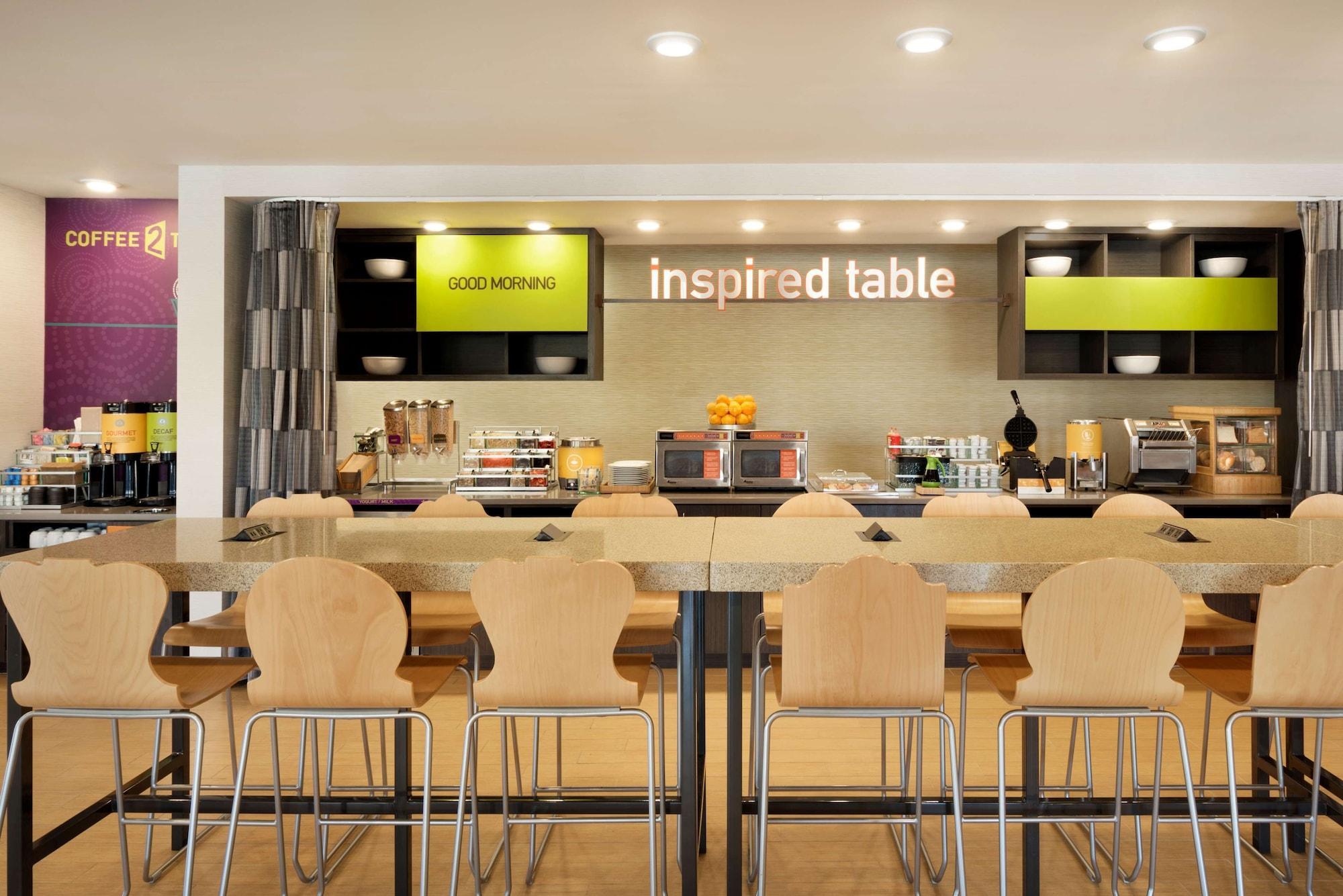 Restaurant Home2 Suites by Hilton Roanoke, VA