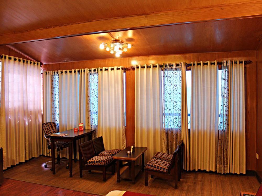 Restaurant OYO 1995 Hotel Nirwana