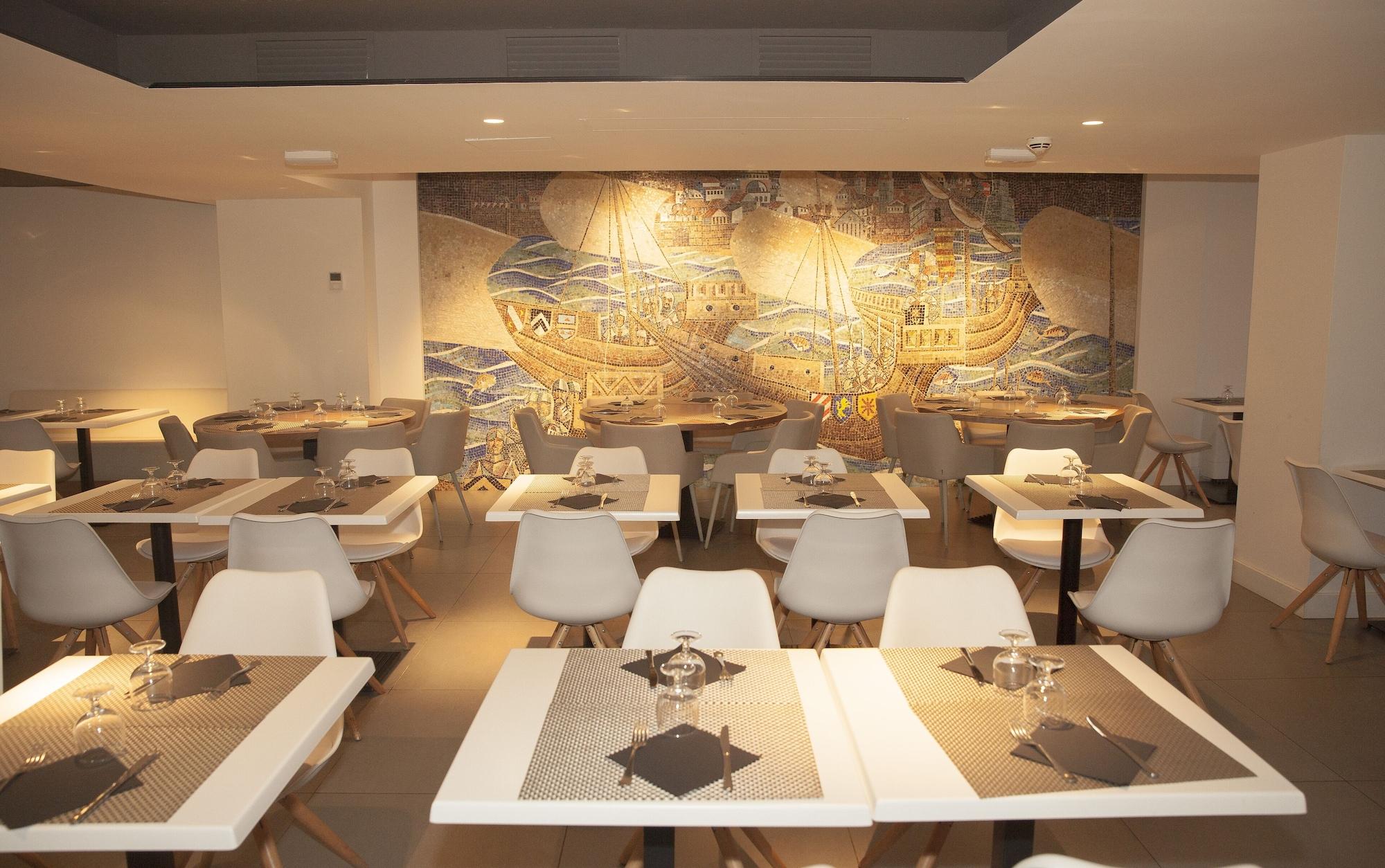Restaurant Hotel Brisamar Suites