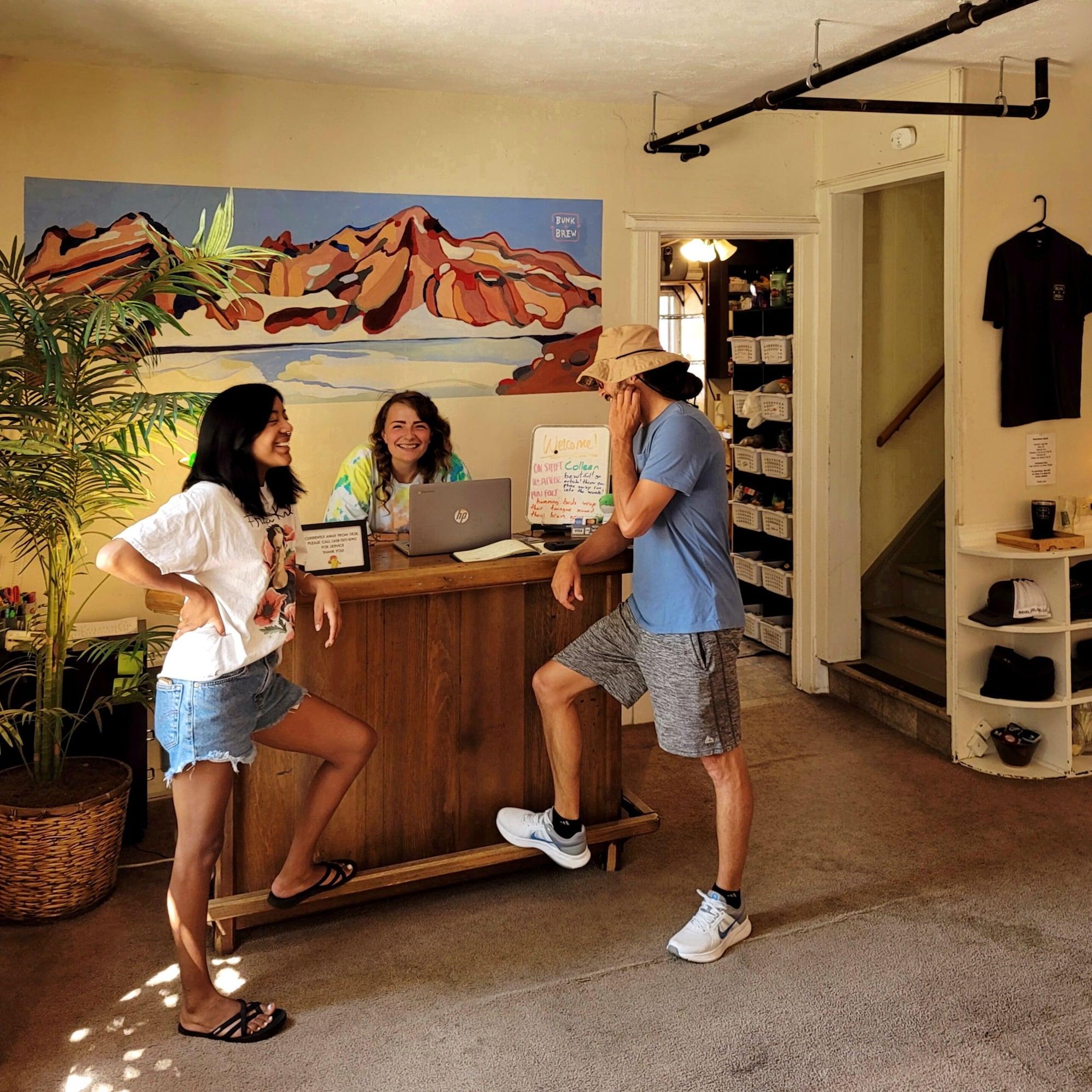 Vista Lobby Bunk+Brew Historic Lucas House - Hostel