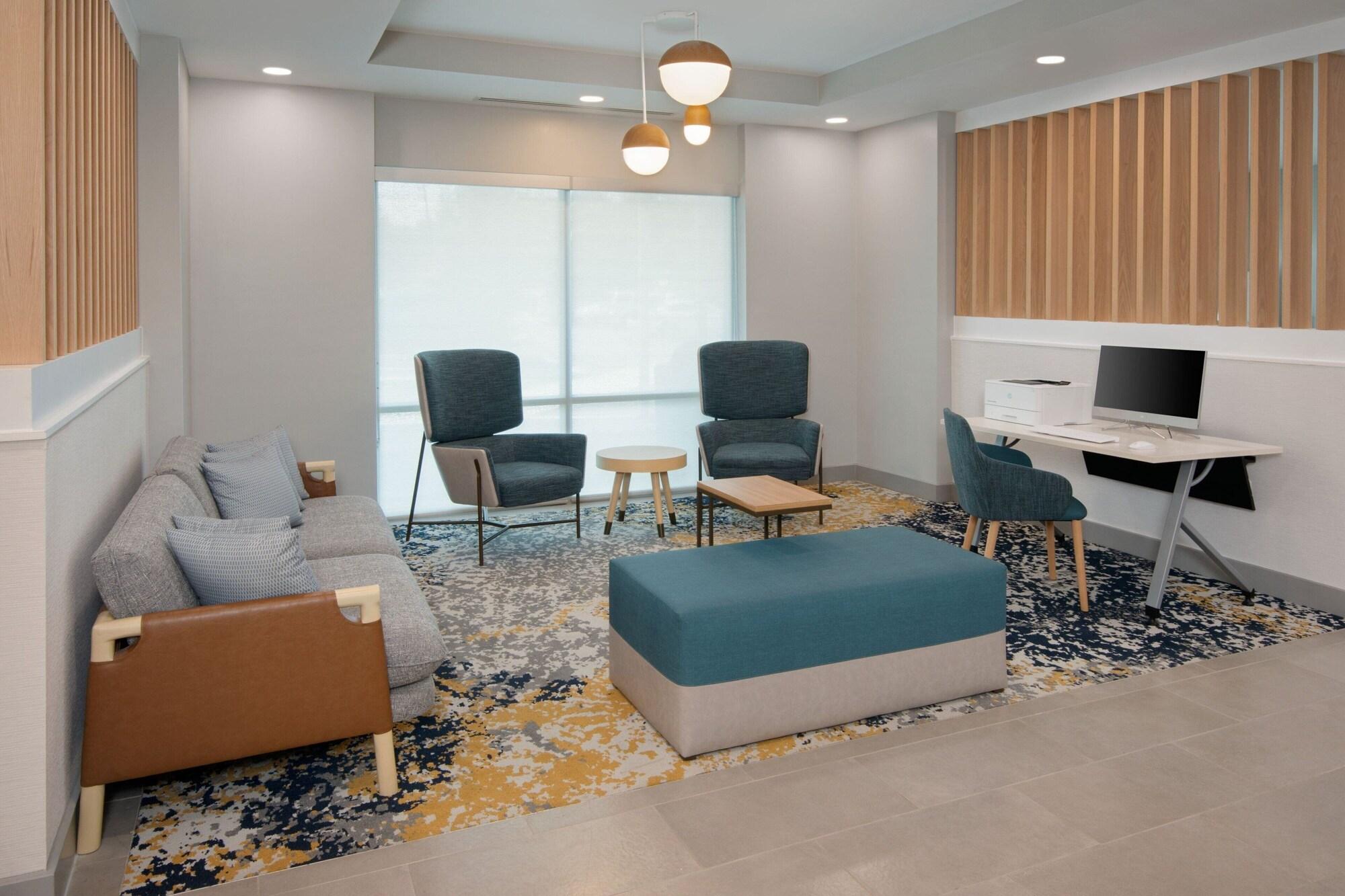 Vista Lobby TownePlace Suites by Marriott Atlanta Airport North