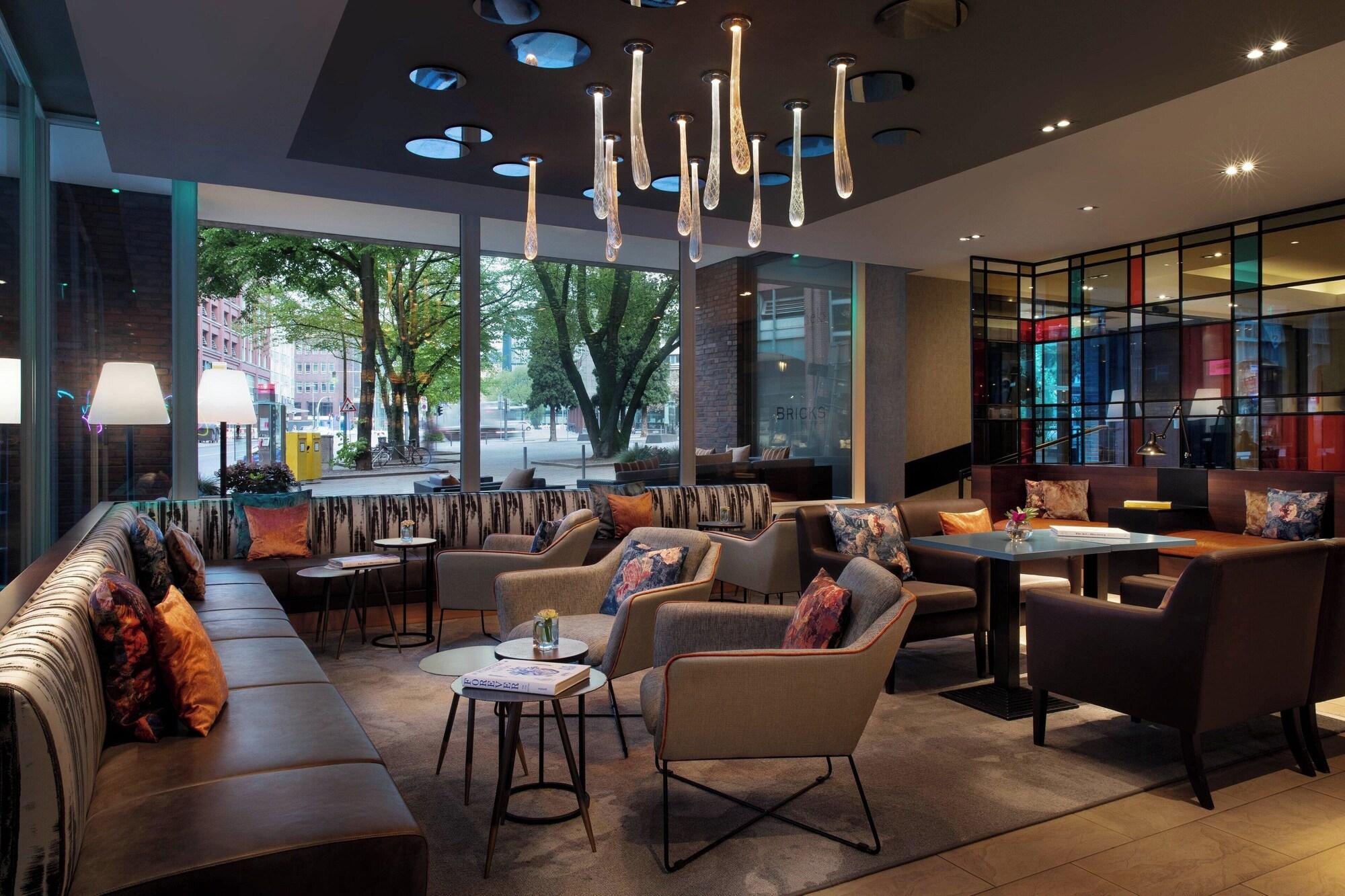 Bar/Salón Renaissance Hamburg Hotel