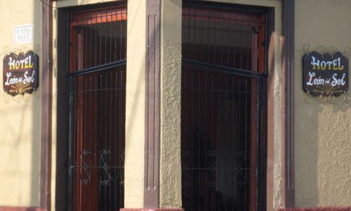Vista Exterior Hotel Leon del Sol