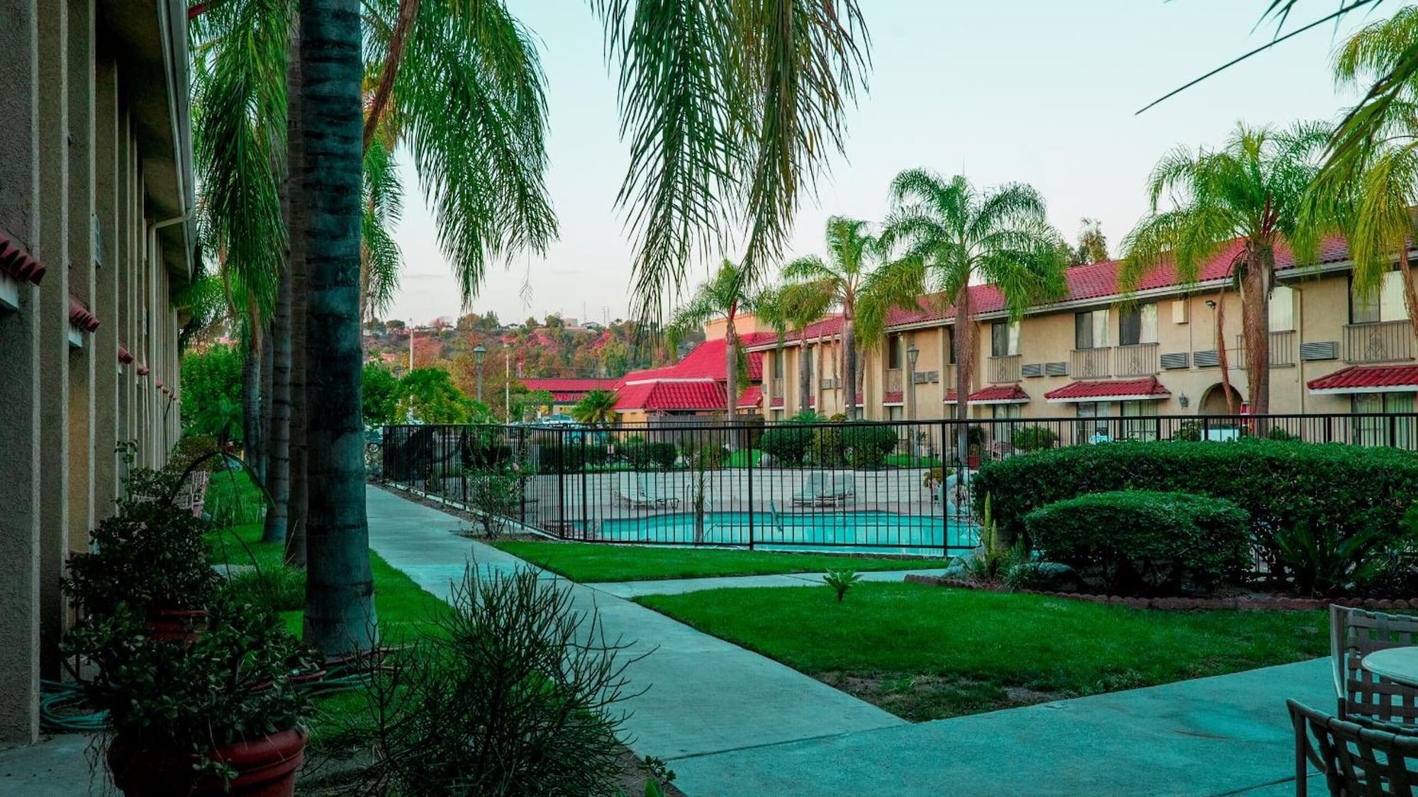 Vista Piscina Motel 6 Anaheim Hills