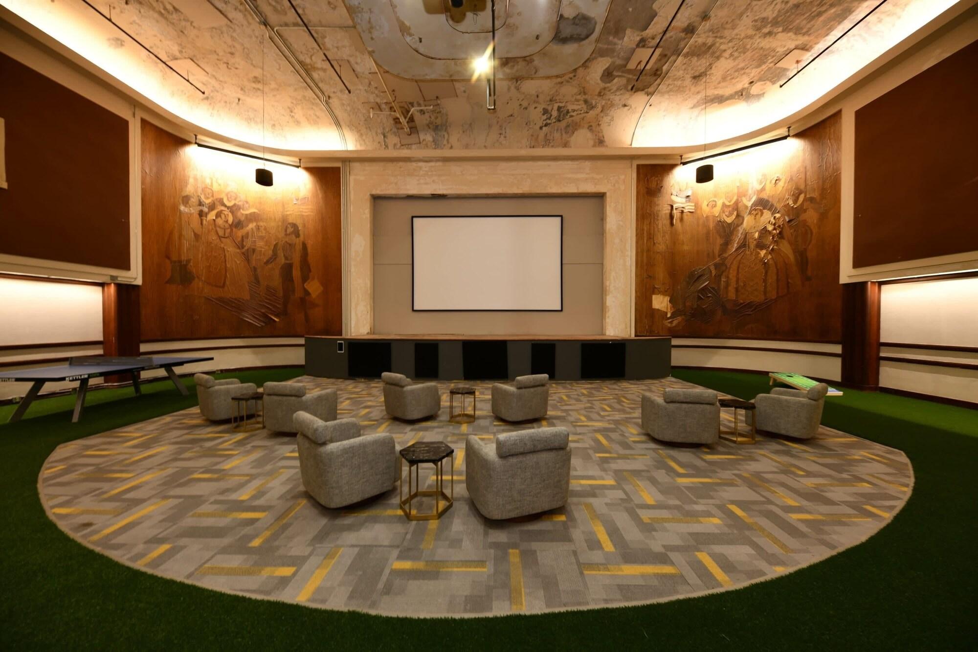 Vista Lobby 3BR CozySuites at The Block