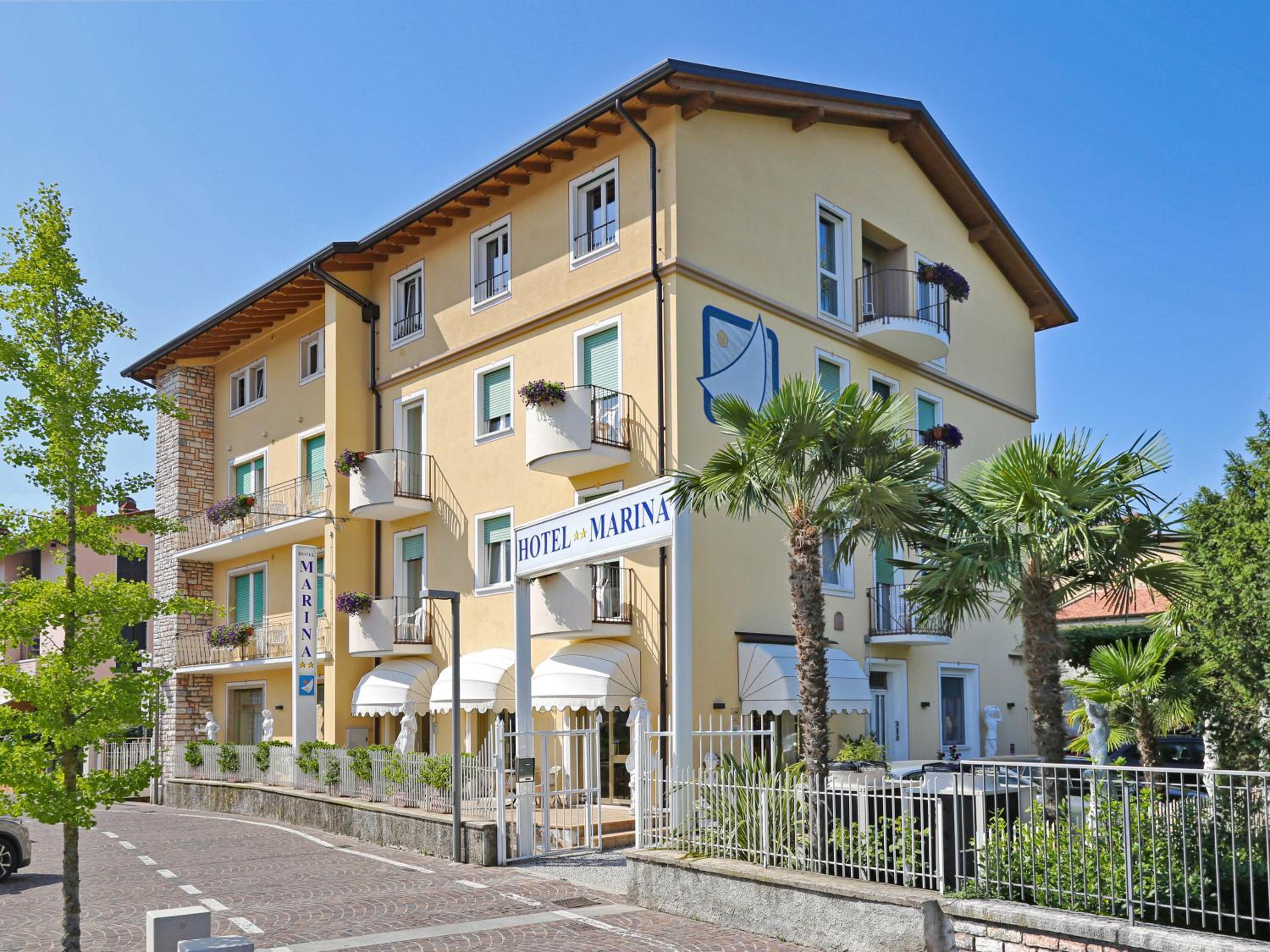 Vista Exterior Hotel Marina