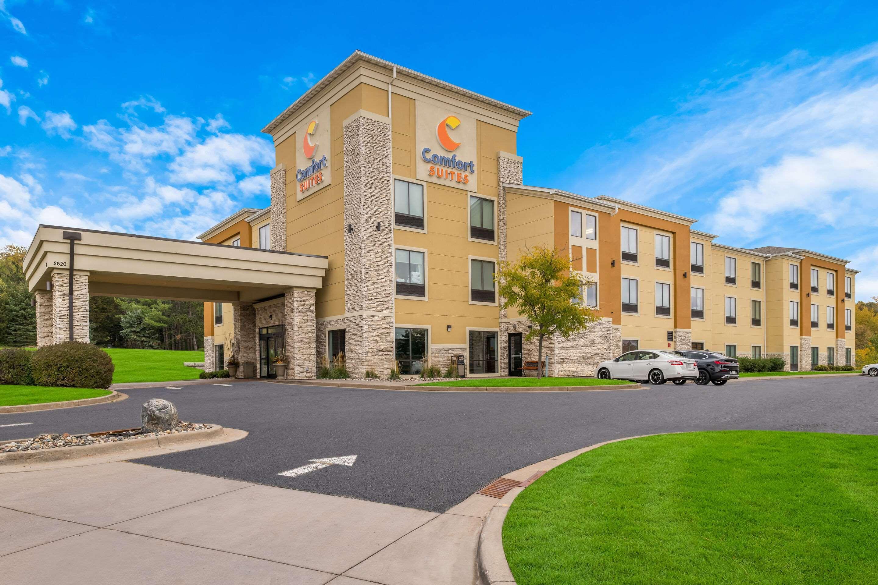 Vista Exterior Comfort Suites Hudson I-94