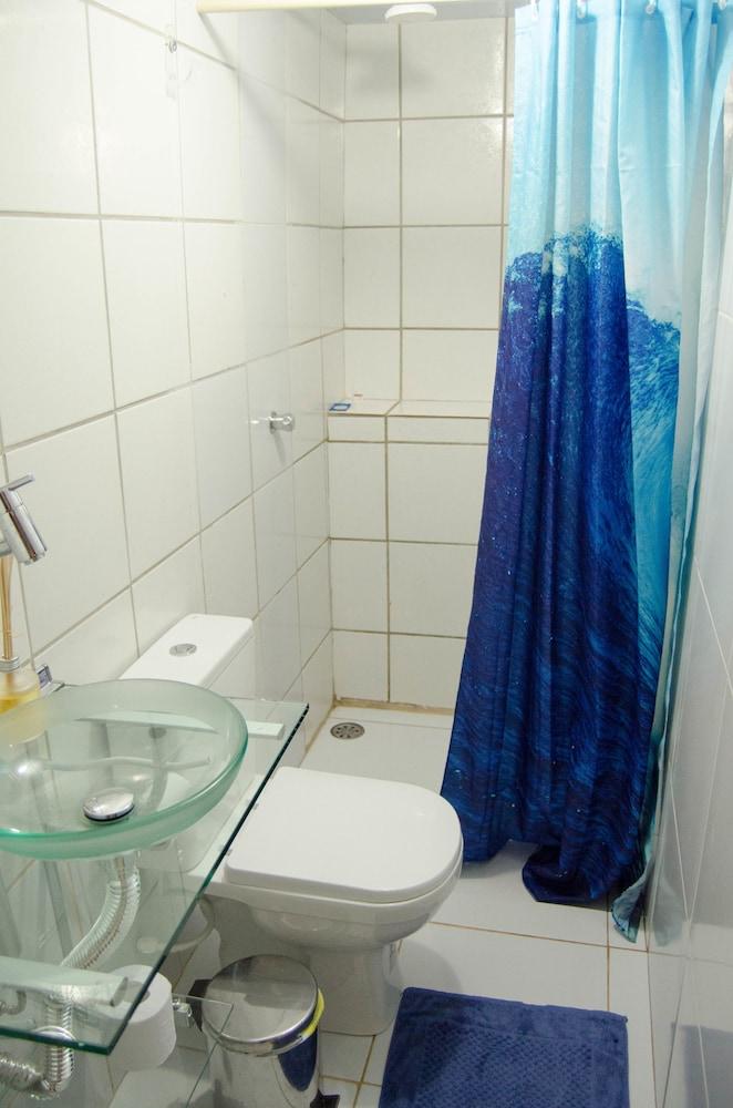Bathroom Ilha Hostel Noronha