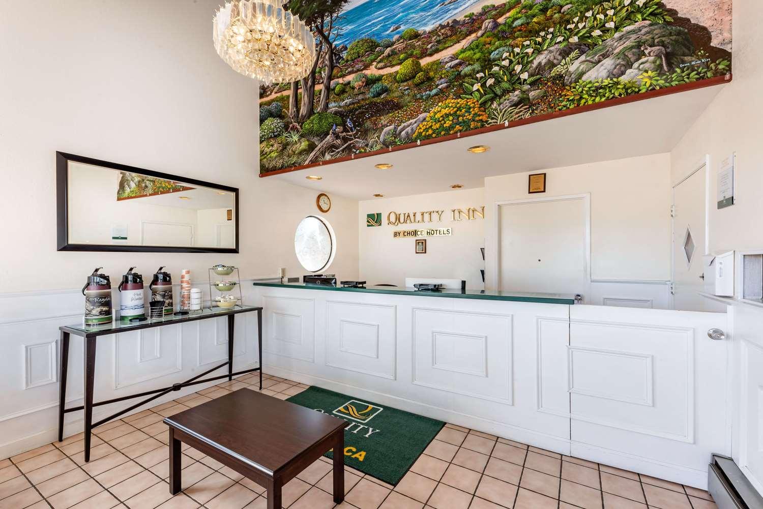 Vista Lobby Scottish Fairway Inn