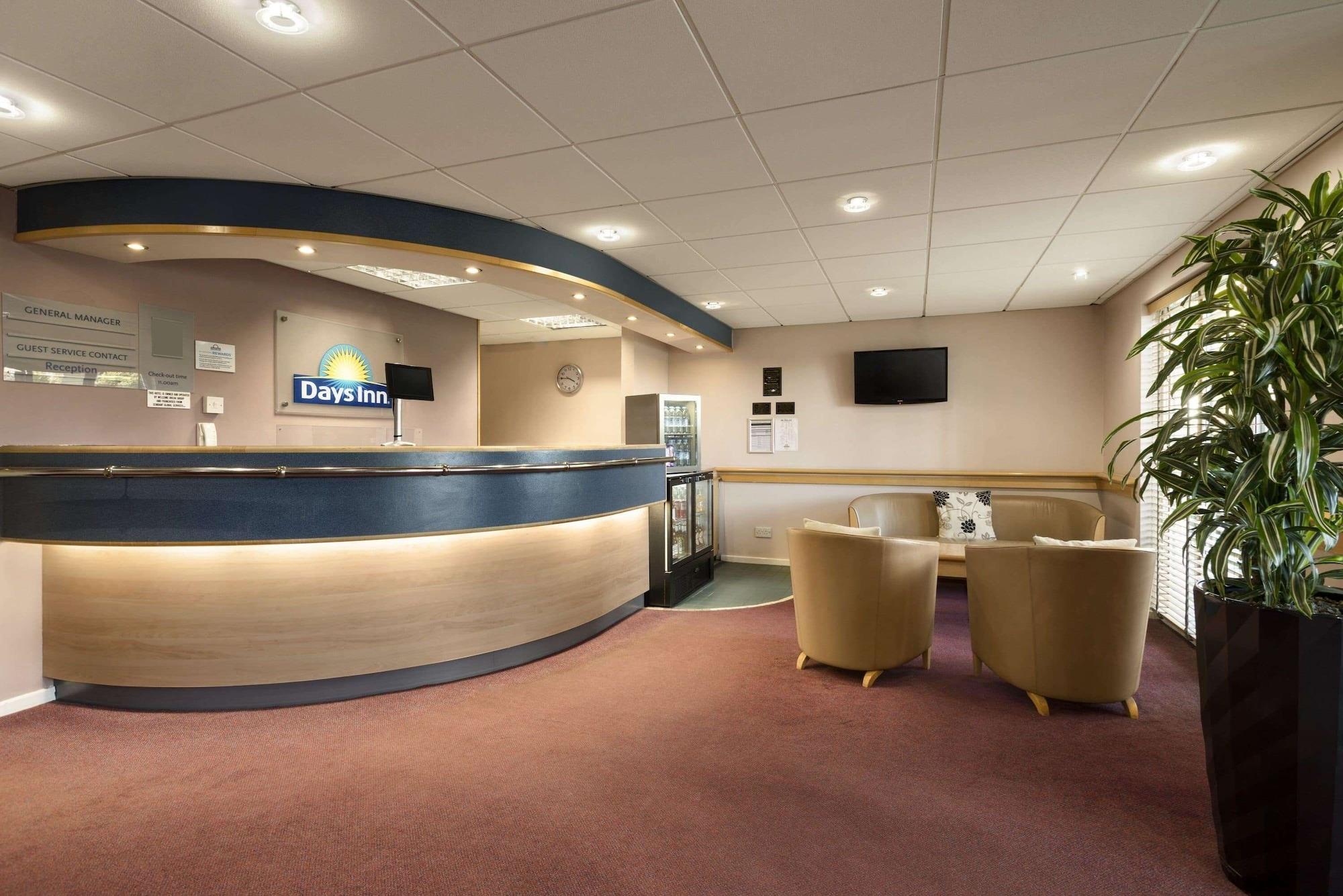 Vista Lobby Days Inn by Wyndham Bradford M62