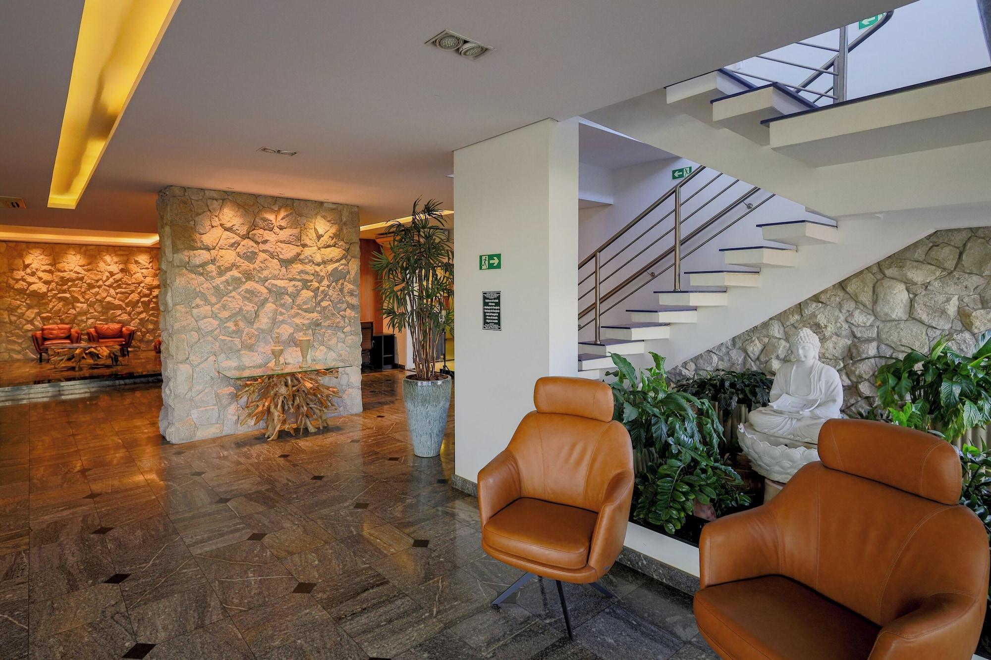 Vista Lobby Antonio's Palace Hotel